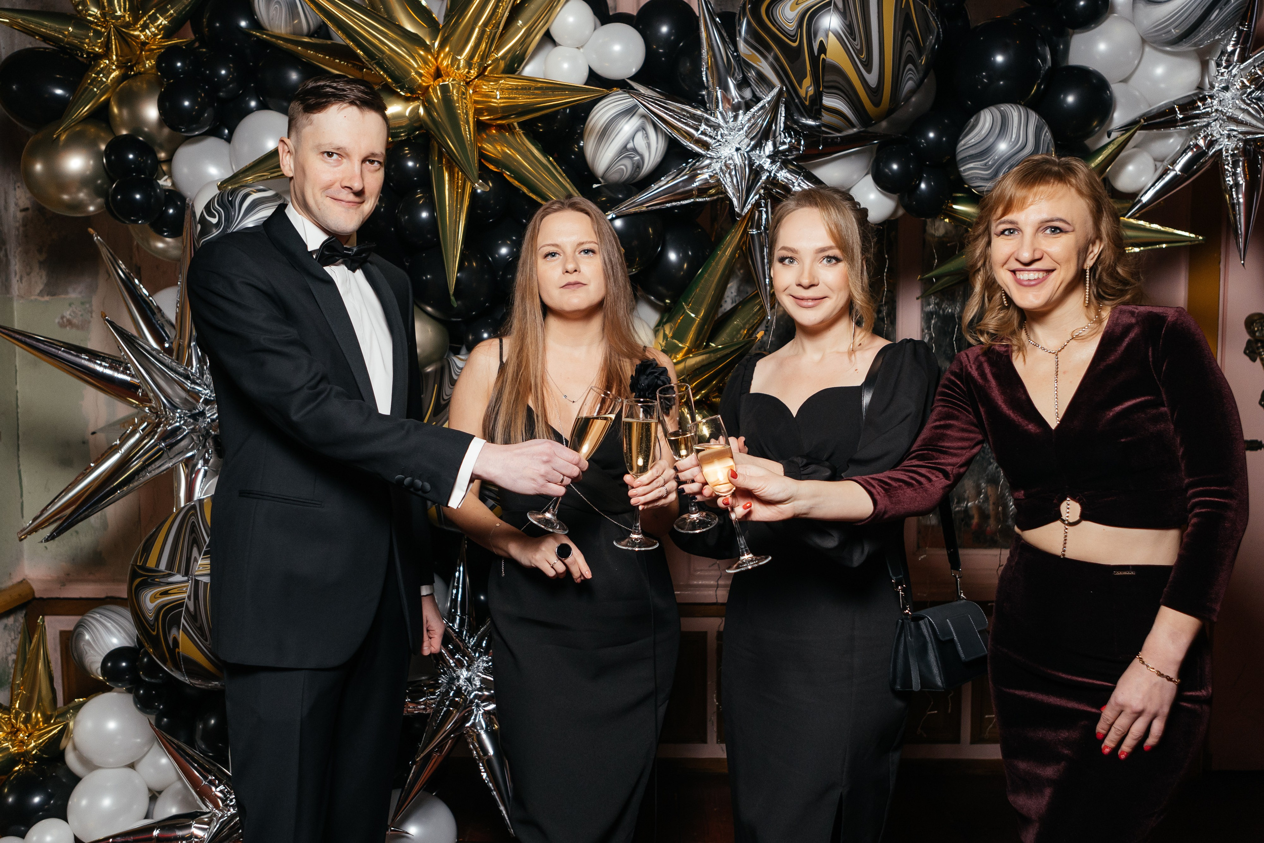 Снимал репортаж для «Газпром нефть», Газстройпром, Росатом, ОЗОН, Мегафон, ВТБ, Т-Банк, Unilever, Материа Медика Холдинг. Фотограф Serg-Epic — Сергей Клепиков