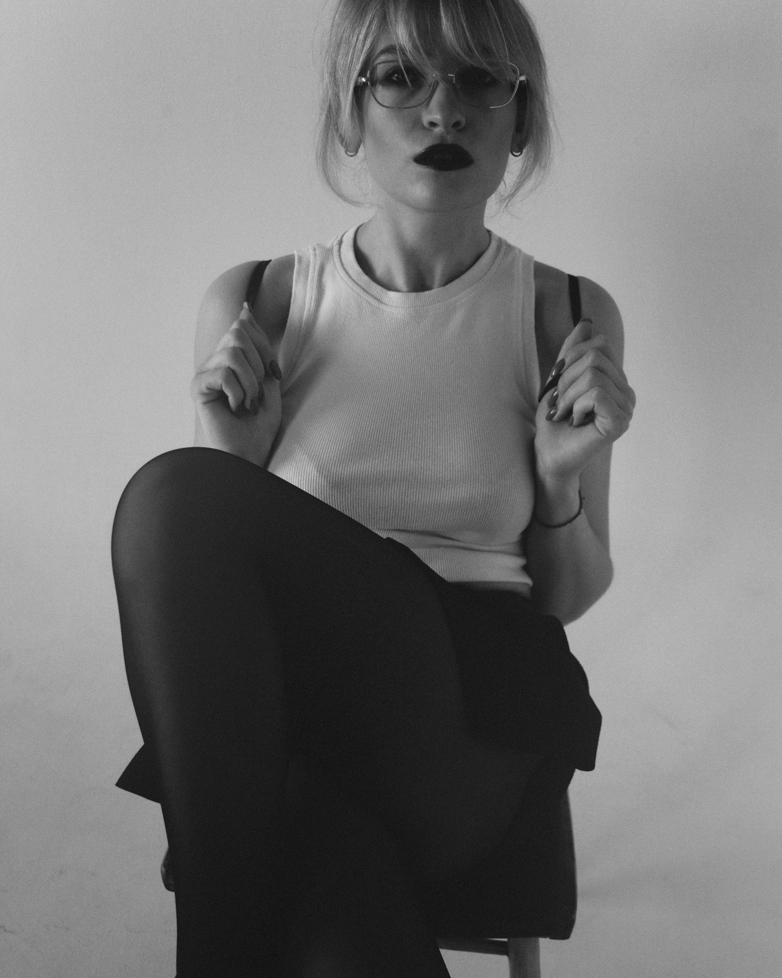 Girs. Male photographer