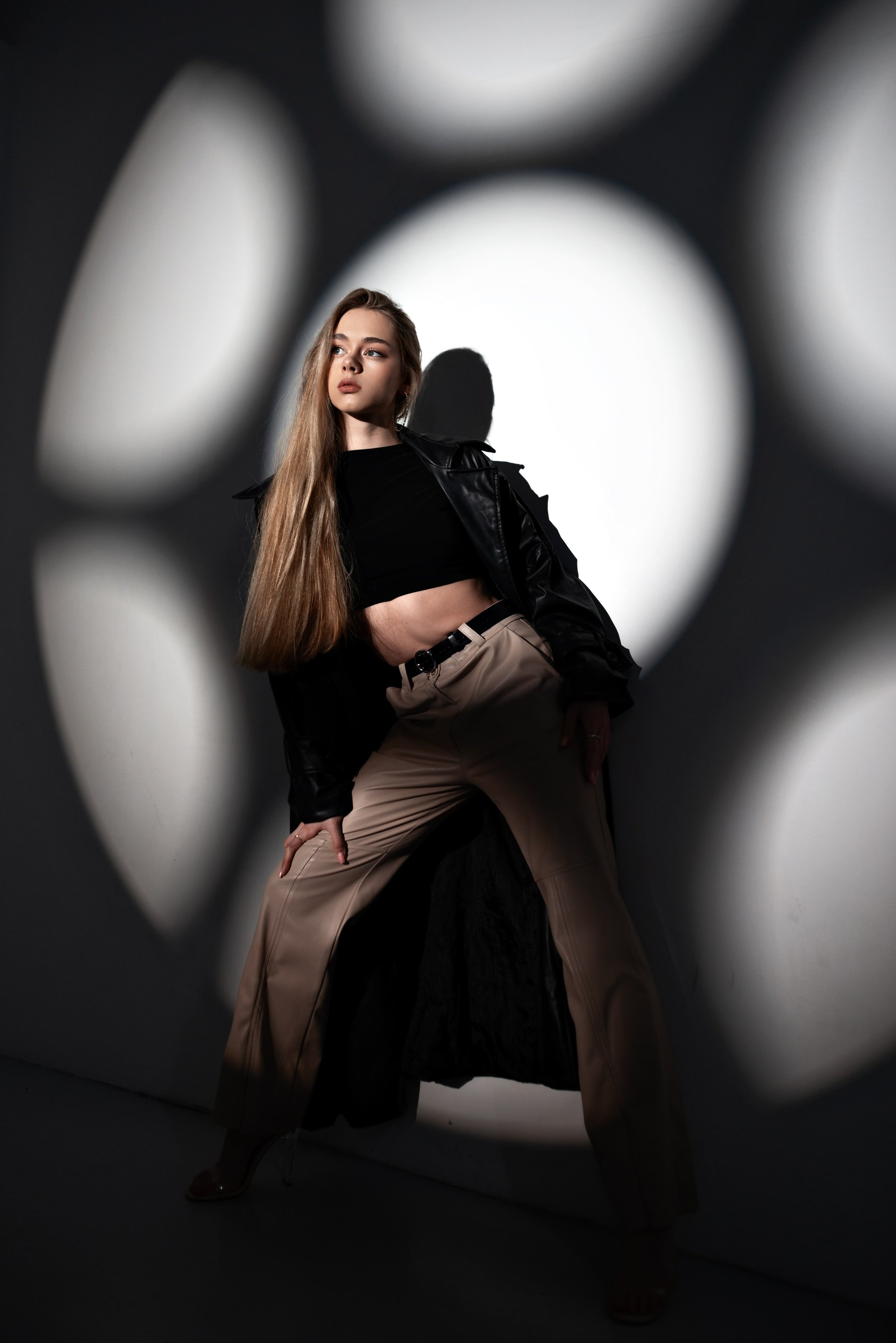 Фотосъемка в белье и черном плаще. Фотограф в Витебске Сергей Томашев