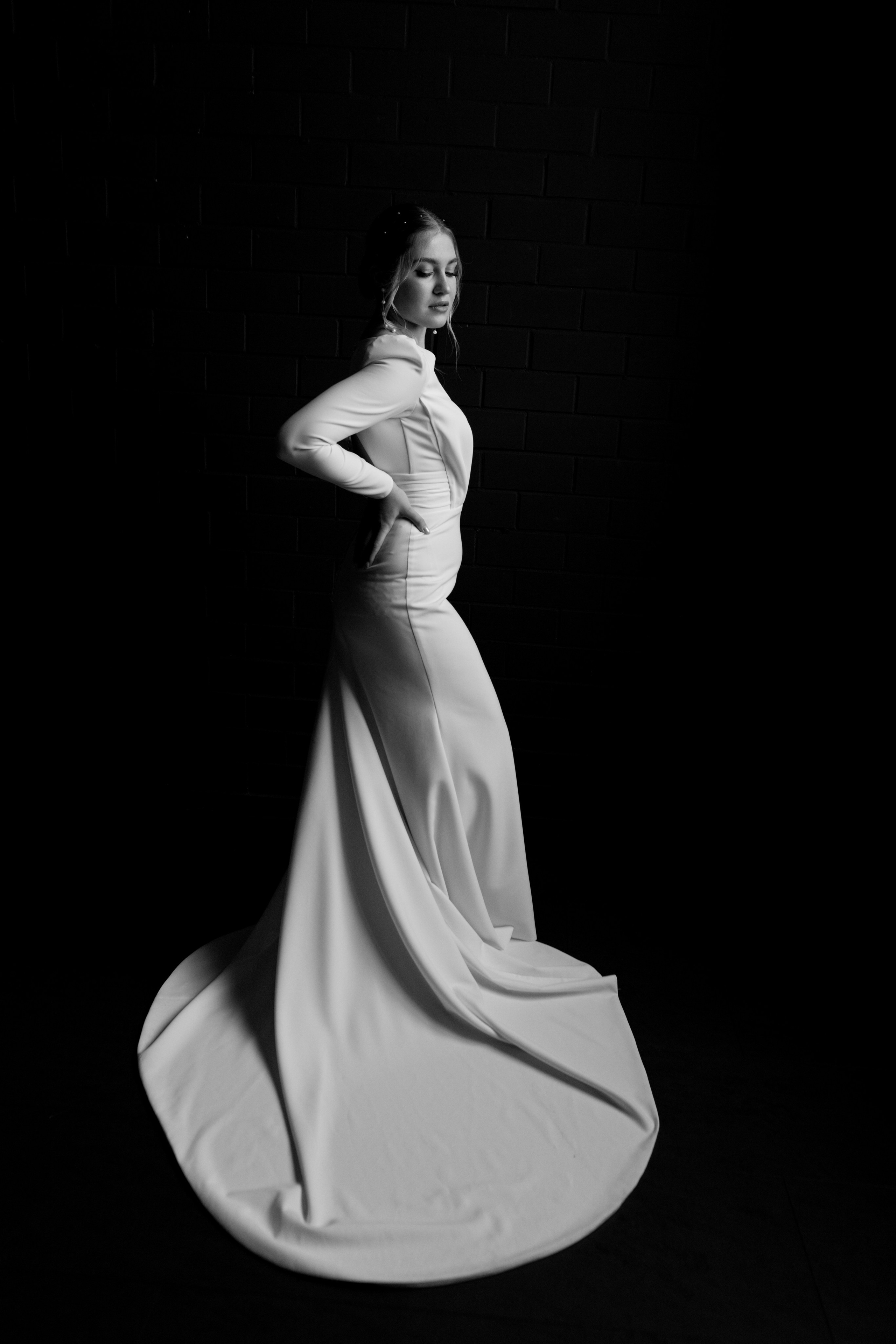 Вероника и Никита (съёмка в студии, тёмная тональность). Свадебный фотограф Беларусь Ольга Козыренко