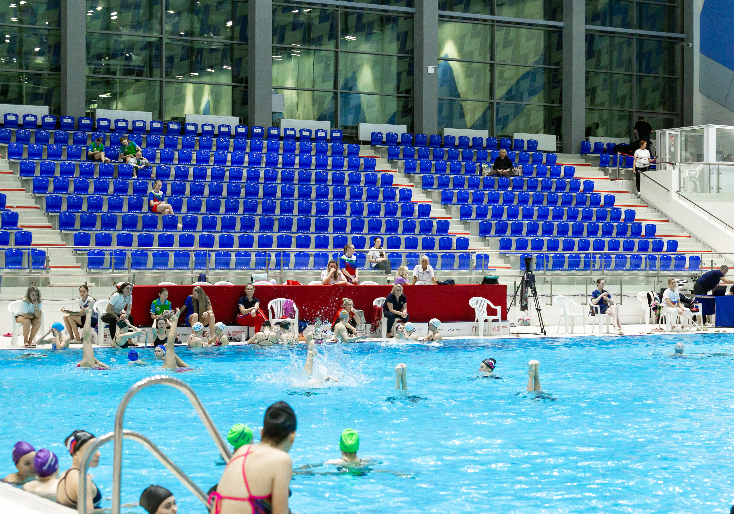 Тренировка перед соревнованиями по синхронному плаванию. Репортажный фотограф в Москве