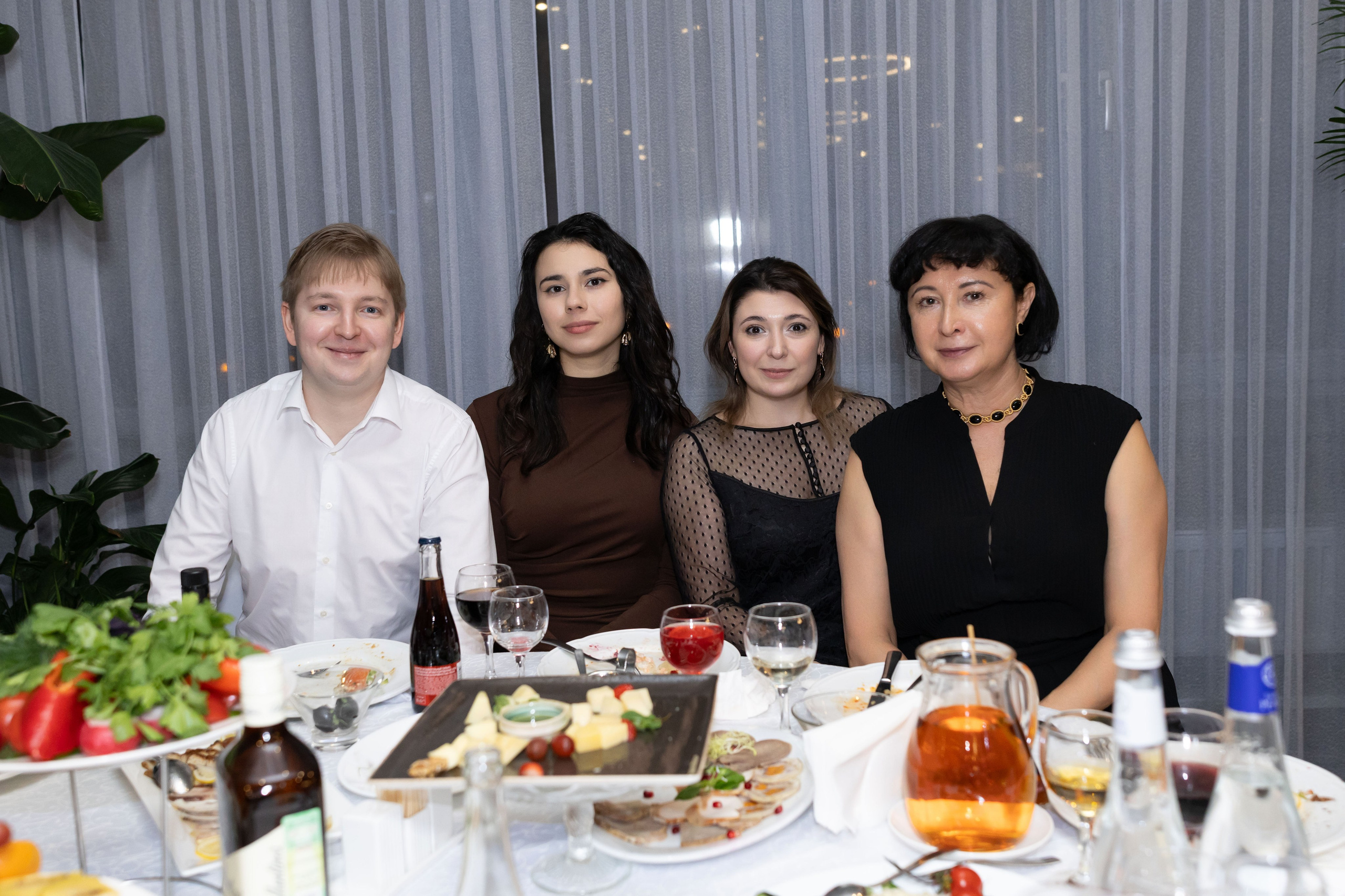 Корпоратив ресторан Времена года Москва. Семейный и детский фотограф Анна Петракова