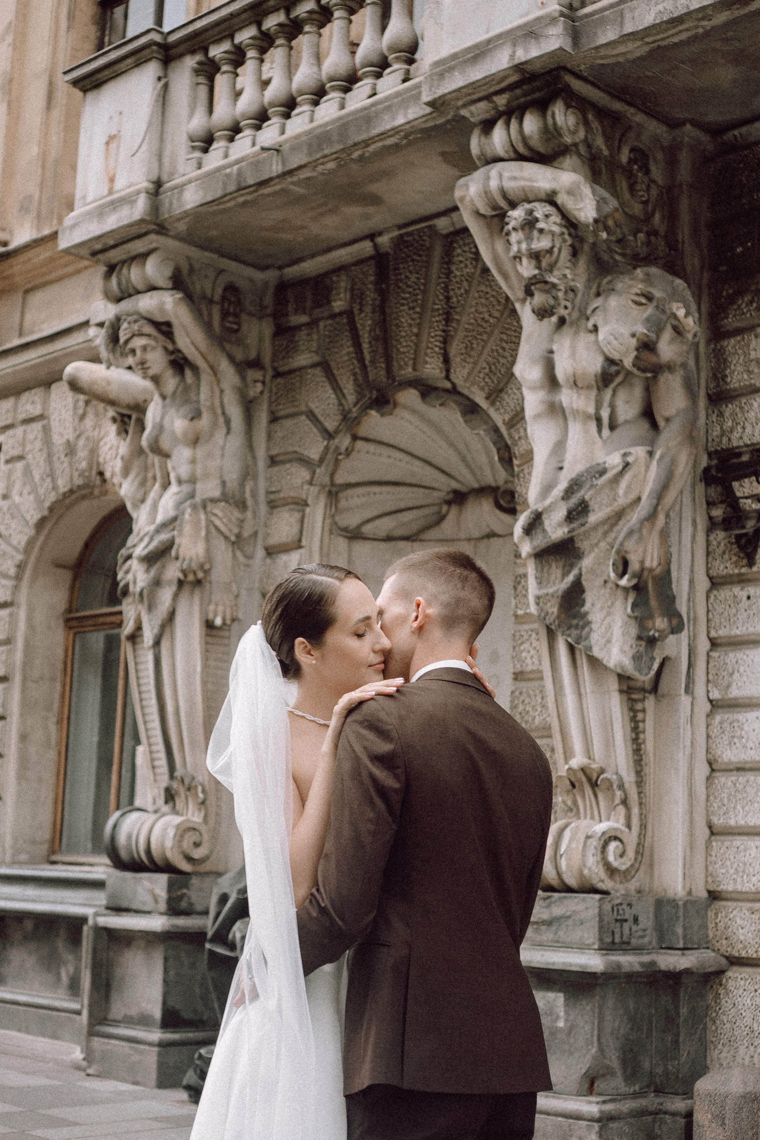 СВАДЕБНАЯ ПРОГУЛКА В САНТК-ПЕТЕРБУРГЕ (ИСАКИЕВСКИЙ СОБОР, ЗИМНЯЯ КАНАВКА, ЭРМИТАЖ И БОЛЬШАЯ МОРСКАЯ УЛИЦА). Профессиональный фотограф, Санкт-Петербург — Виктория Богомолова
