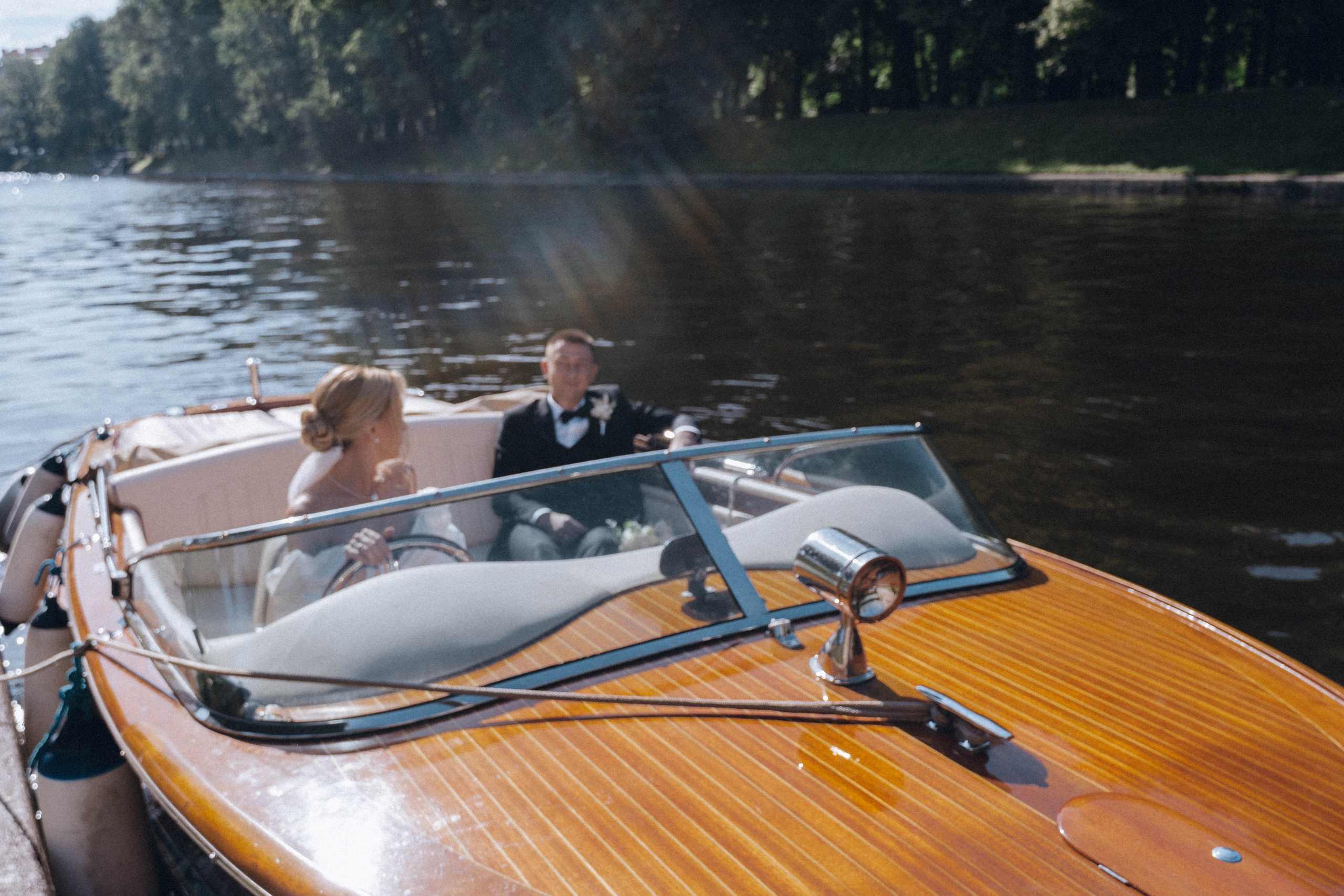 СВАДЕНБНАЯ СЬЕМКА НА КАТЕРЕ ПО КАНАЛАМ САНКТ-ПЕТЕРБУРГА И В АКВАТОРИИ НЕВЫ. Профессиональный фотограф, Санкт-Петербург — Виктория Богомолова