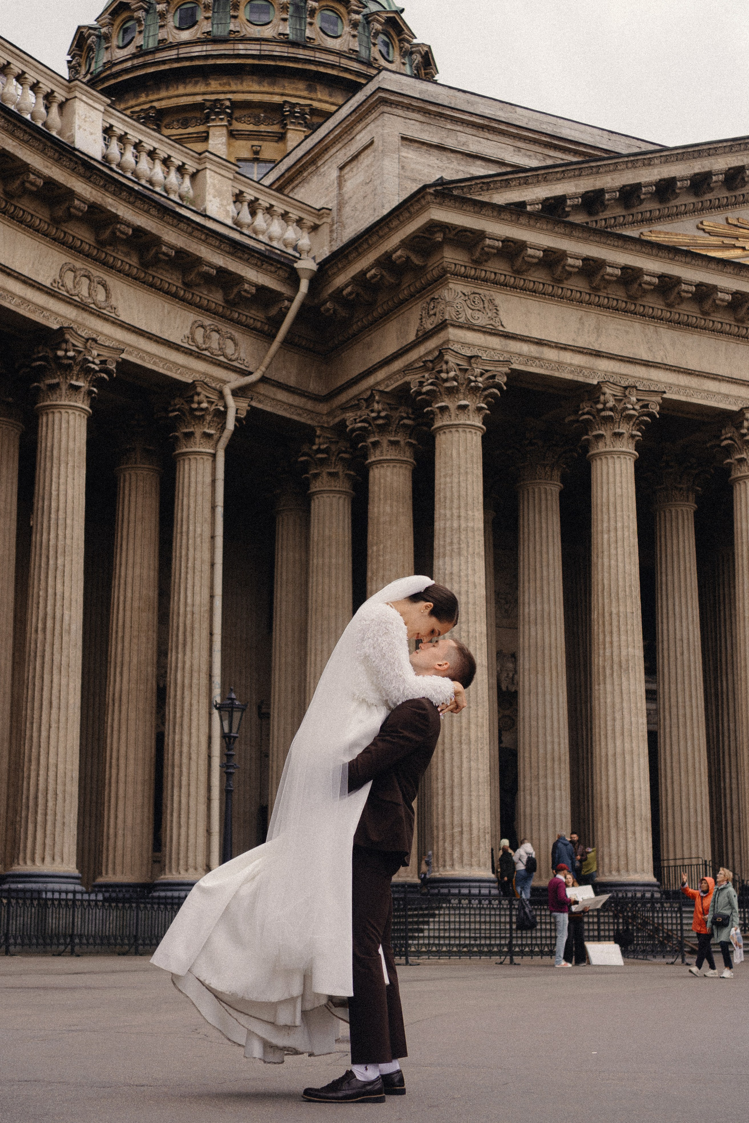 СВАДЕБНАЯ ПРОГУЛКА В САНТК-ПЕТЕРБУРГЕ (ИСАКИЕВСКИЙ СОБОР, ЗИМНЯЯ КАНАВКА, ЭРМИТАЖ И БОЛЬШАЯ МОРСКАЯ УЛИЦА). Профессиональный фотограф, Санкт-Петербург — Виктория Богомолова