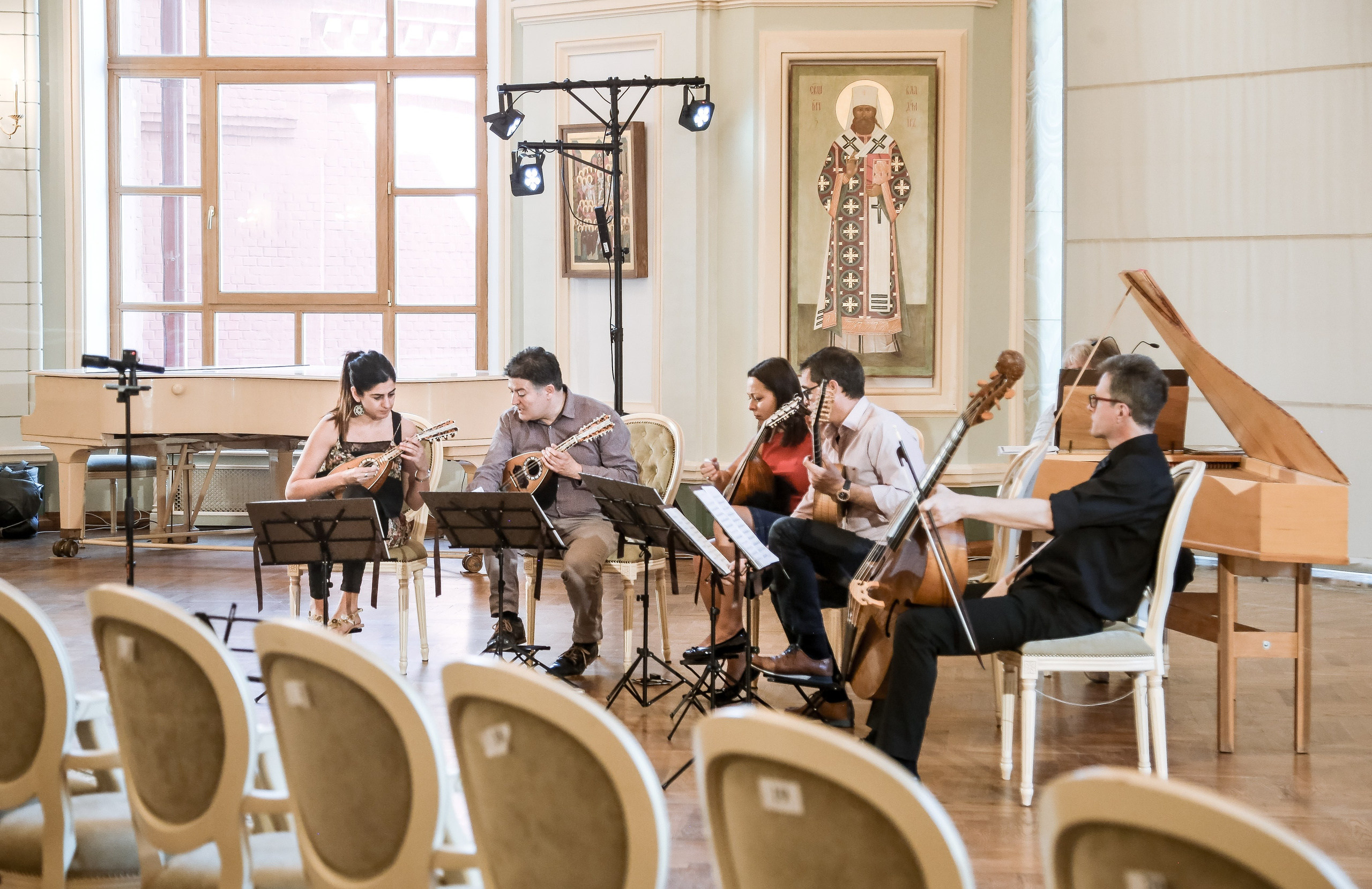Путешествие мандолины. Дарья Письменюк / Darya Leitstern — фотограф, музыкант, журналист, путешественник