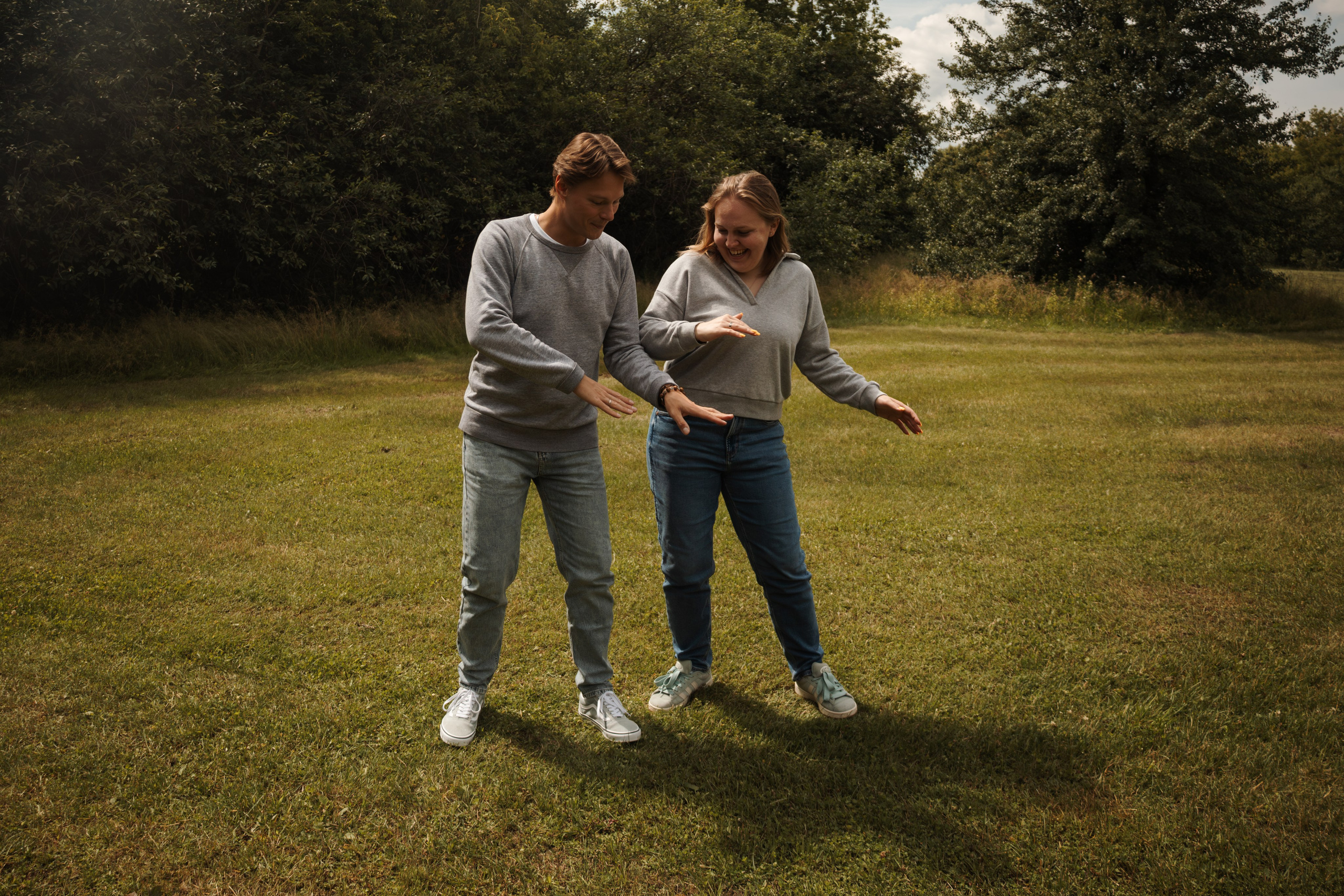 Love story в городском парке – легкие и нежные кадры для влюбленных