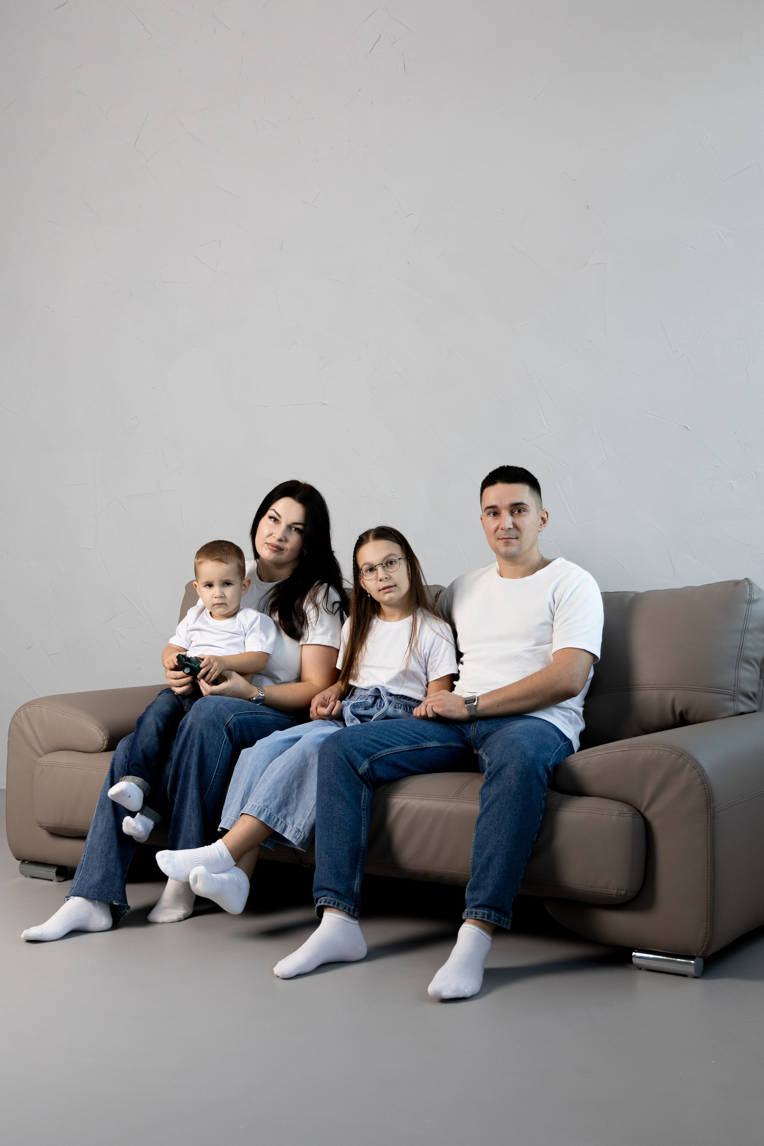 Александра и Даниил со своими детьми: Евой и Артуром. Фотограф в Калининграде Сокирко Светлана