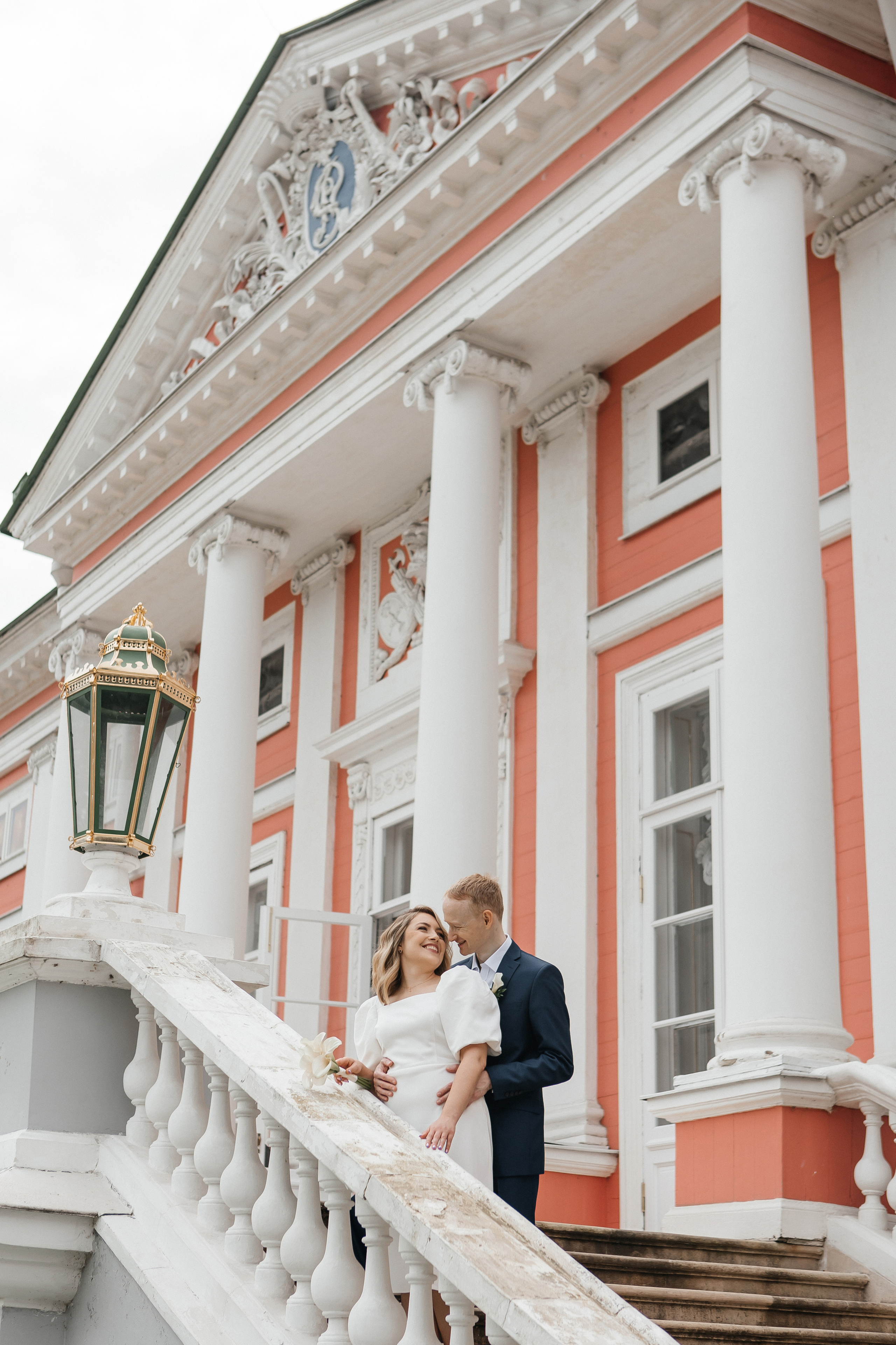 Свадебная фотосессия в усадьбе Кусково. Свадебный фотограф в Москве Дарья Олендарёва