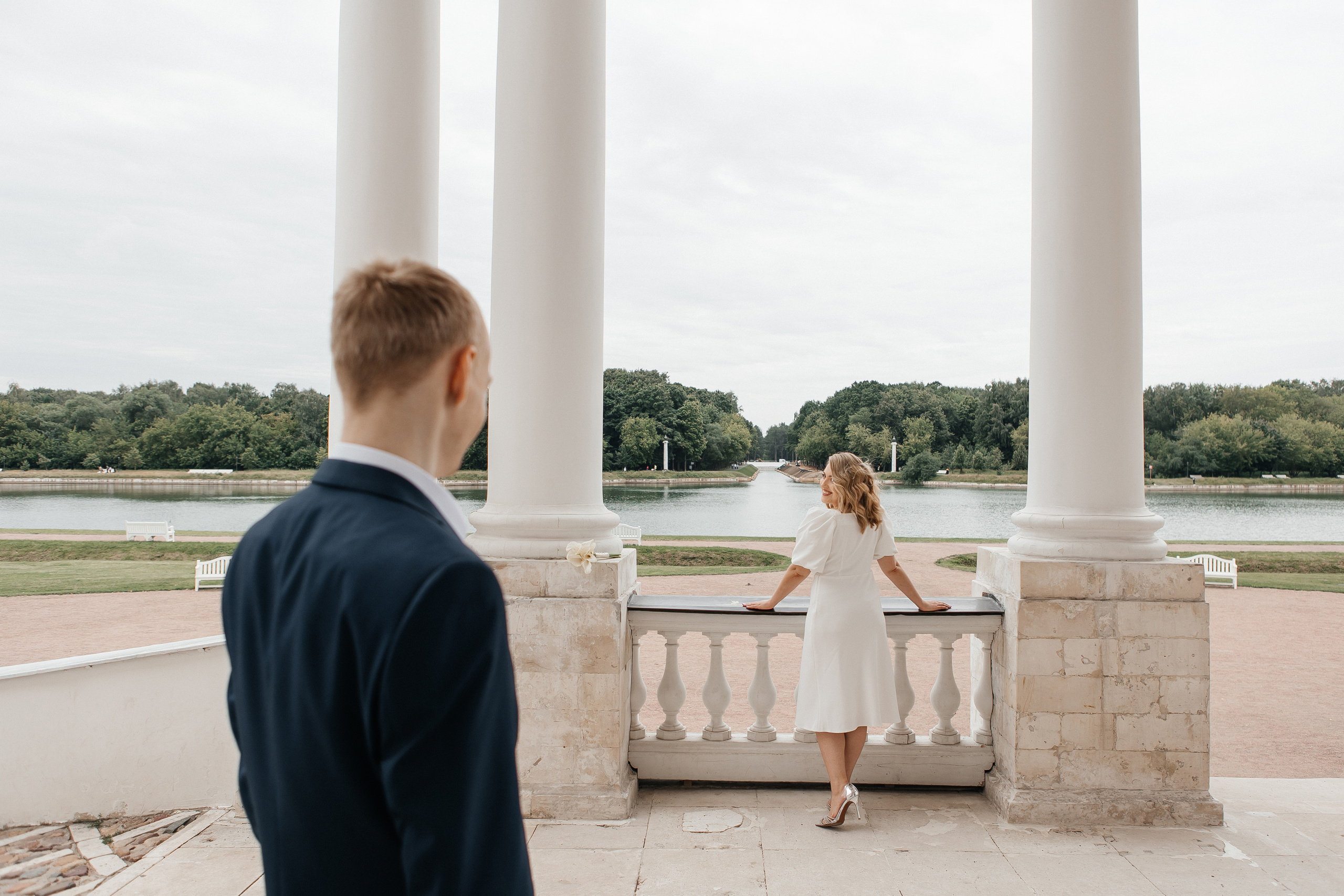 Свадебная фотосессия в усадьбе Кусково. Свадебный фотограф в Москве Дарья Олендарёва