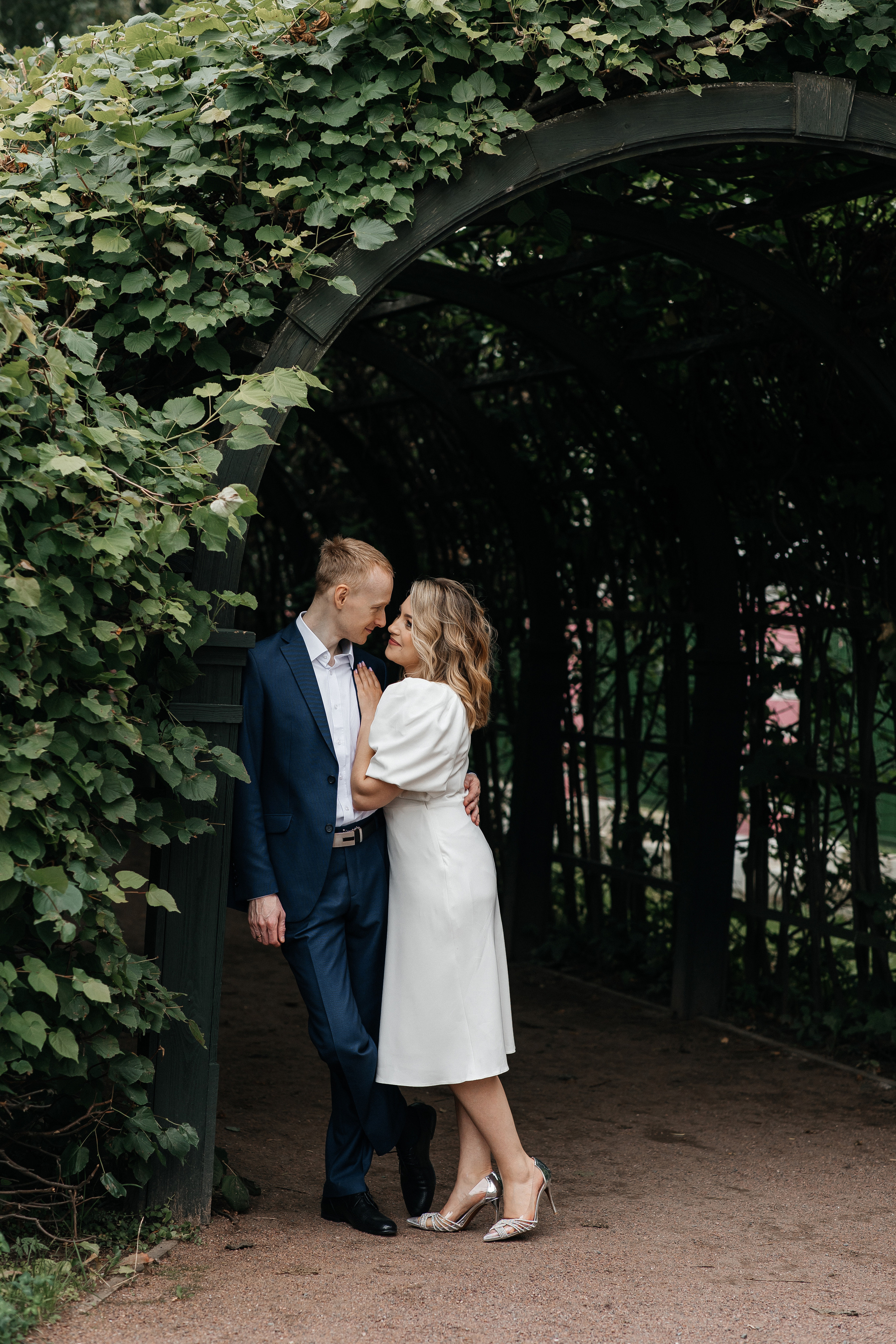 Свадебная фотосессия в усадьбе Кусково. Свадебный фотограф в Москве Дарья Олендарёва