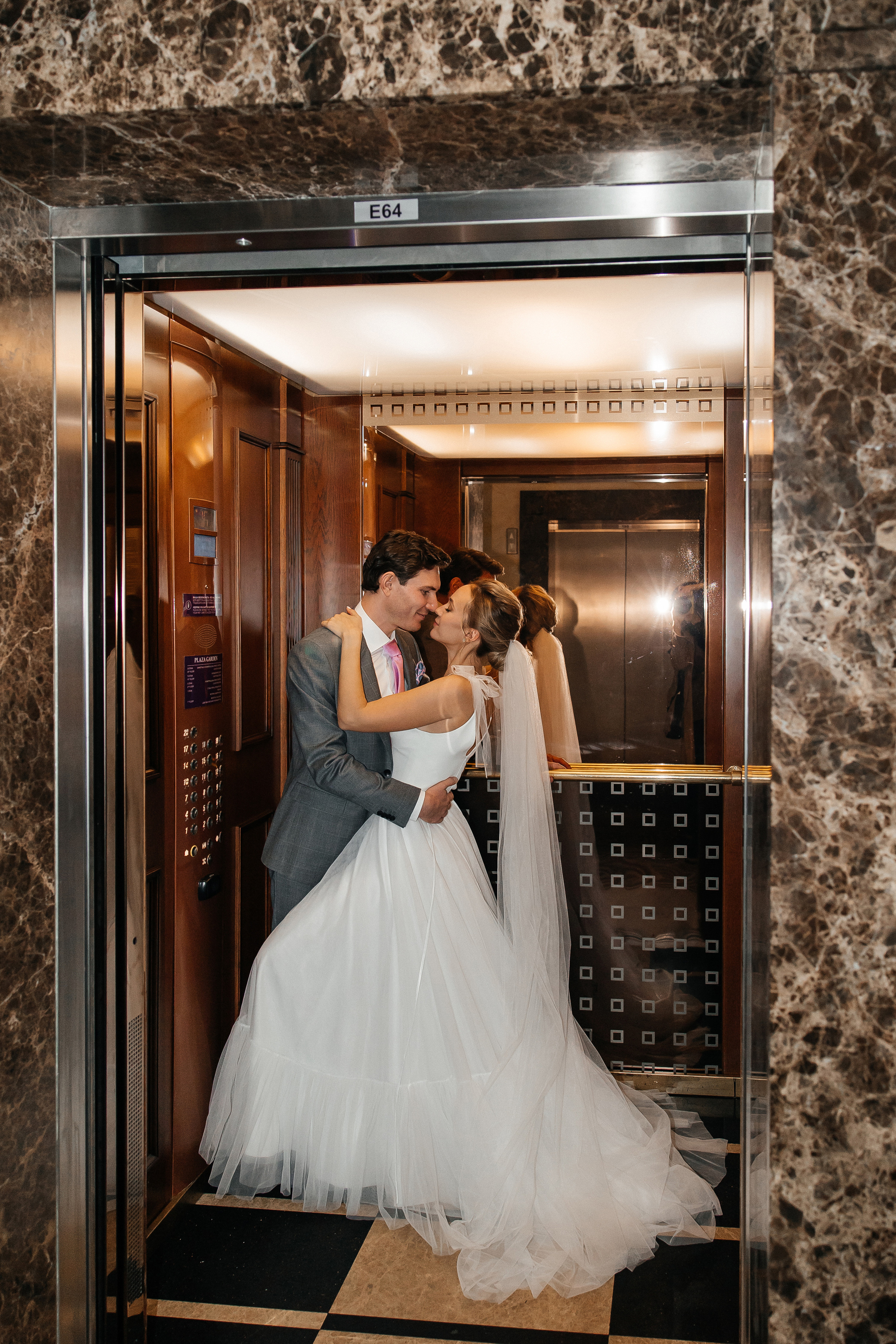 Свадебная фотосессия в отеле Plaza Garden Moscow WTC