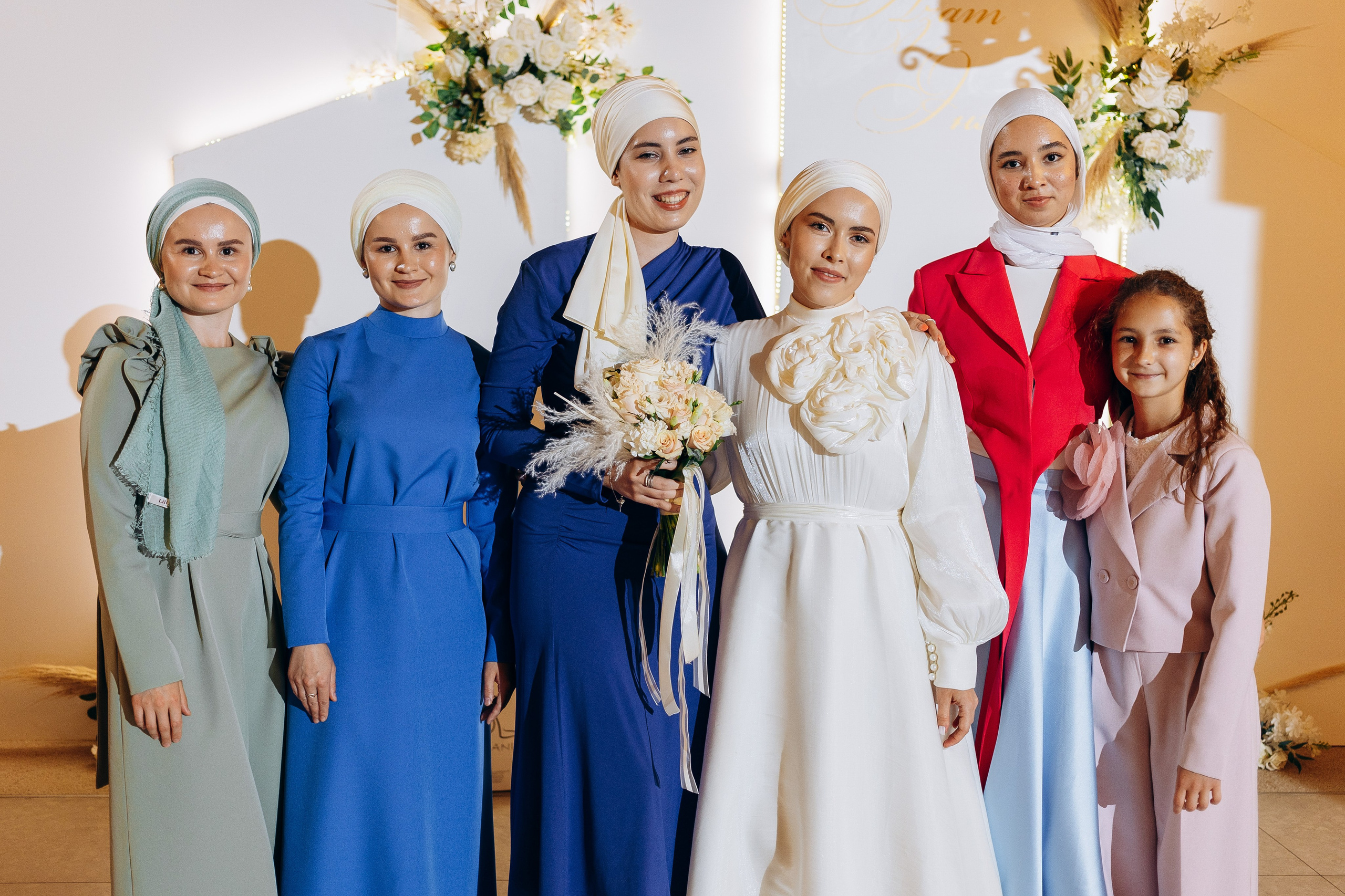 Трендовый макияж для мусульманки Казань: стрелки и сияющие тени