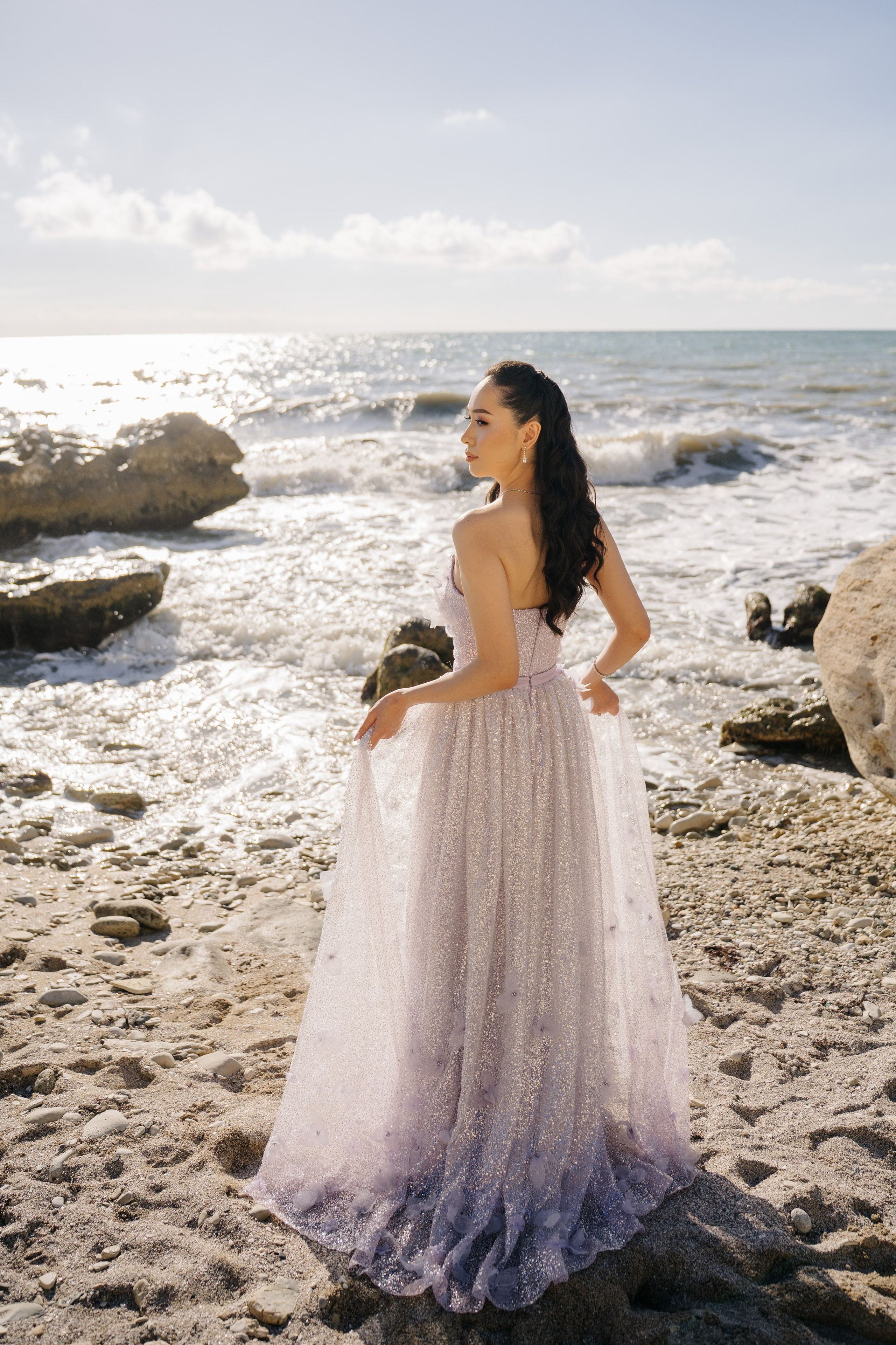 Ay-Dana Uzatu. ___________________________________________________