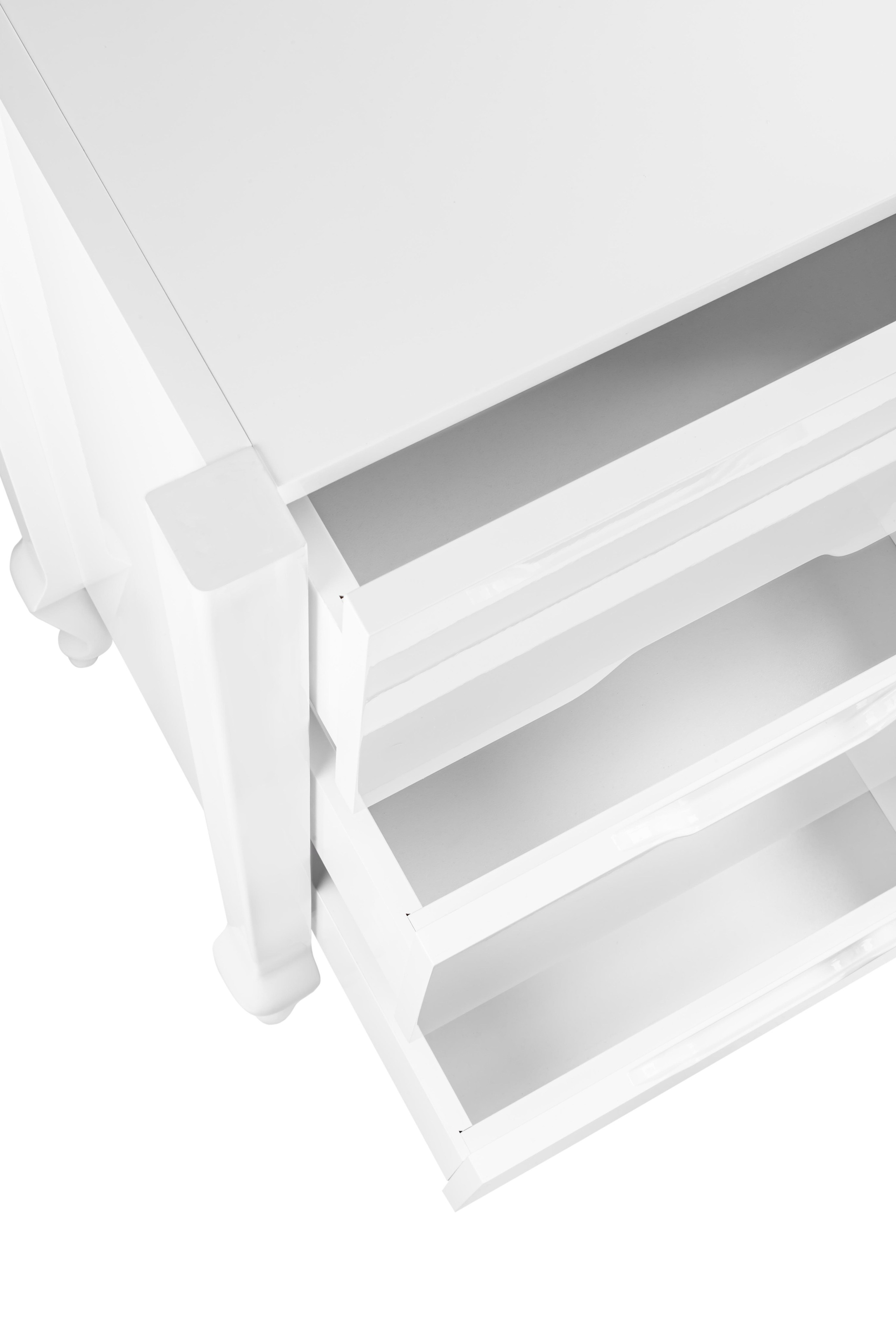 Съемка комодов на белом