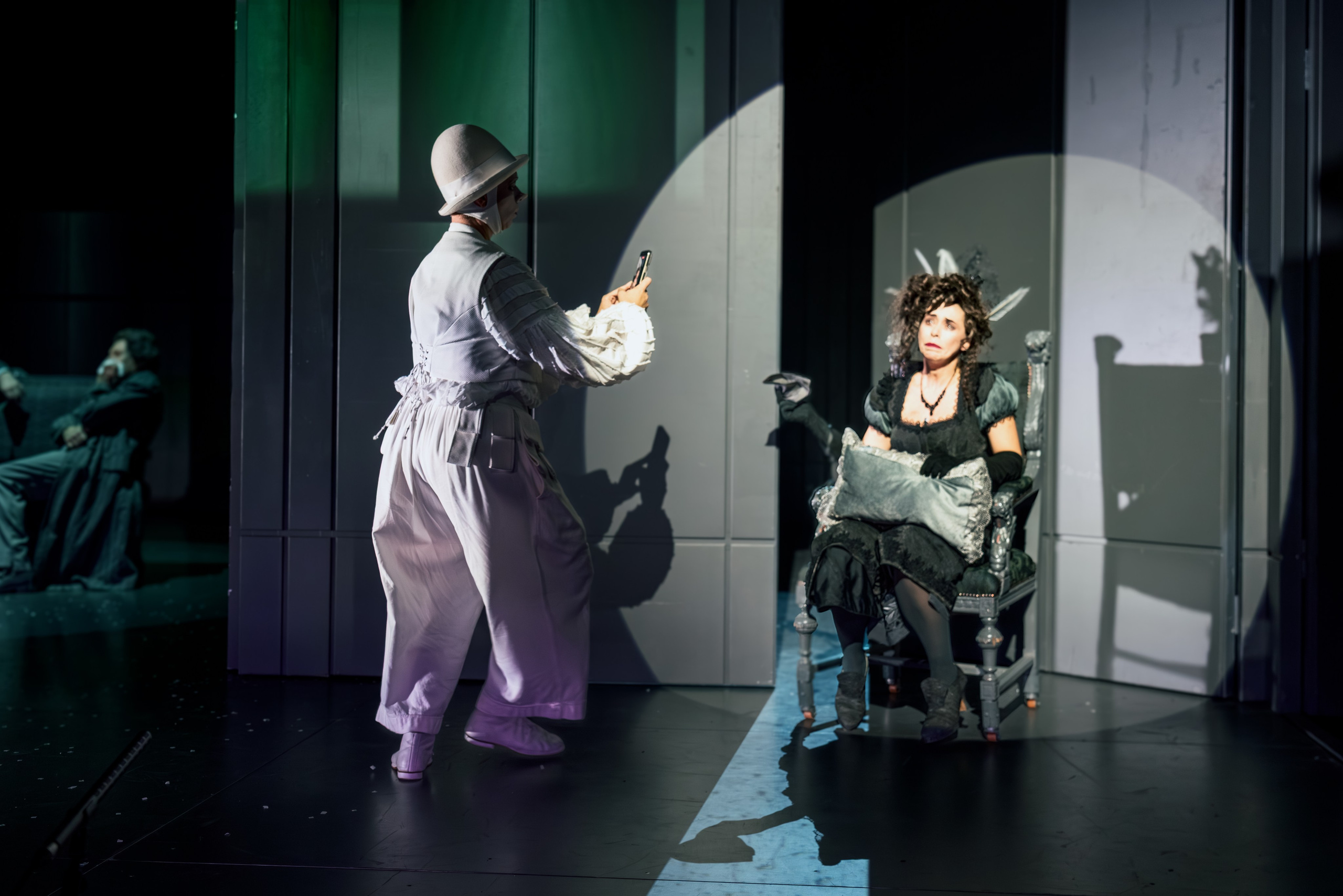 Театр Вахтангова: Пуф, или ложь и истина. Сайт фотографа Сергея Абрамова