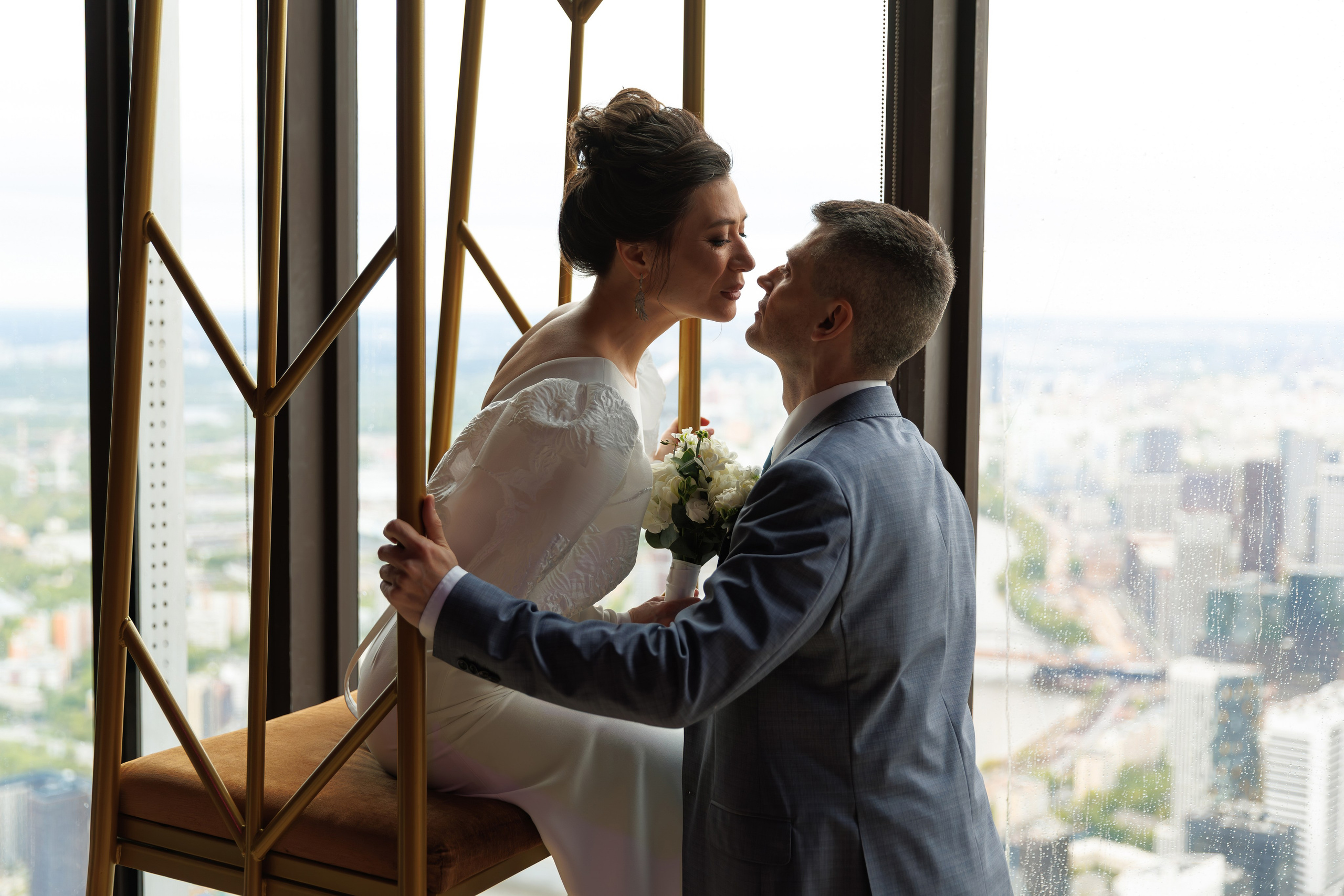 Свадебная фотосессия в библиотеке читальне им Пушкина. Свадебный фотограф Москва и МО Сергей Киржаев