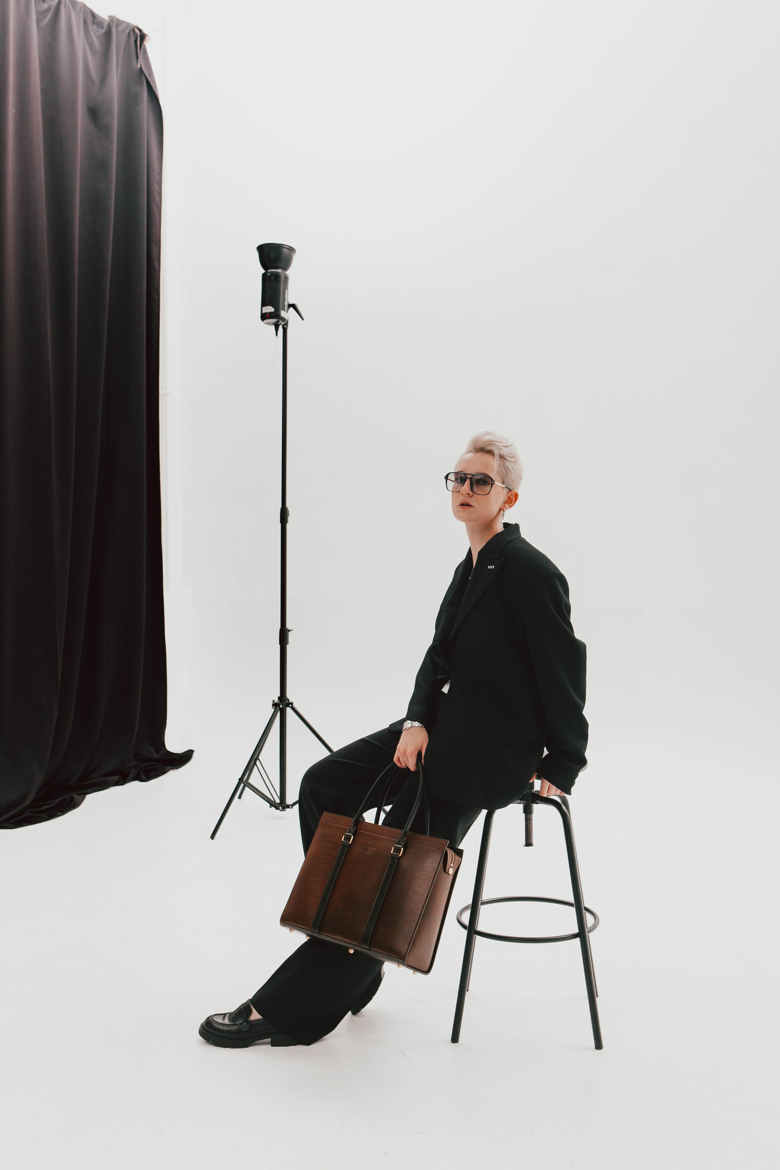 Анна Гречаная и изделие Дана Настаса 💼. Фотограф Ольга Крукле