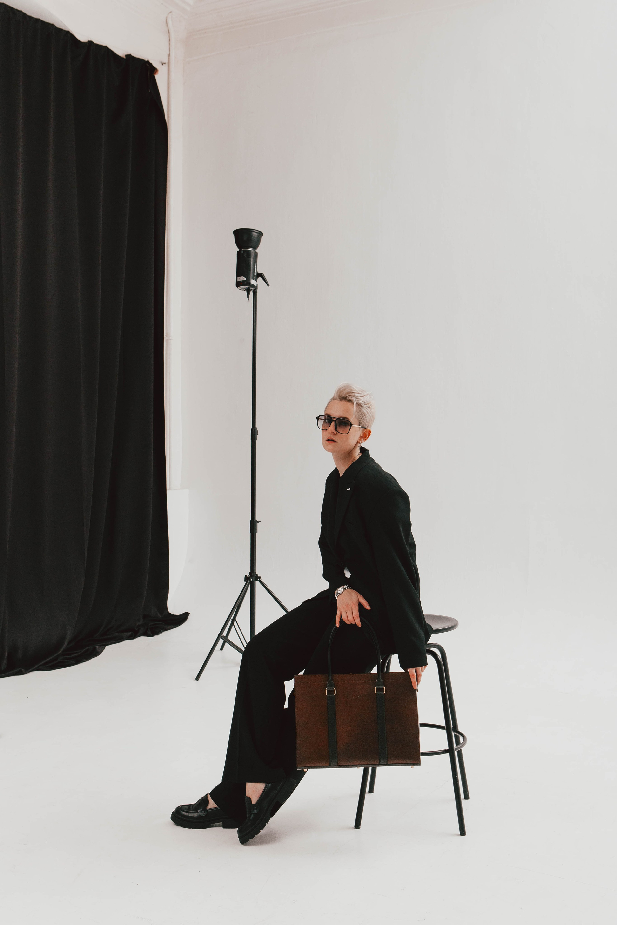 Анна Гречаная и изделие Дана Настаса 💼. Фотограф Ольга Крукле