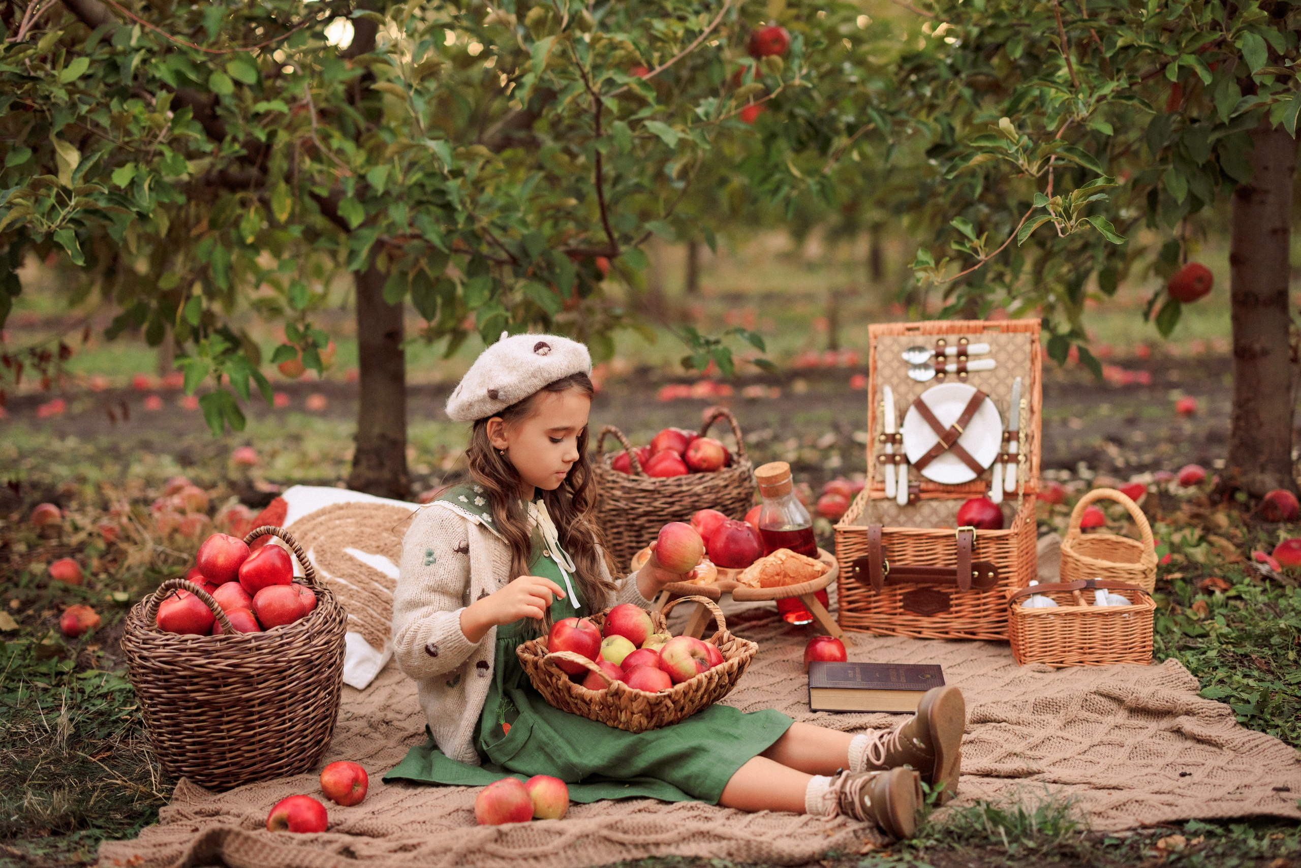 Семейная фотосессия в Яблоневом саду. Семейный и детский фотограф в Краснодаре Анна Трашкова