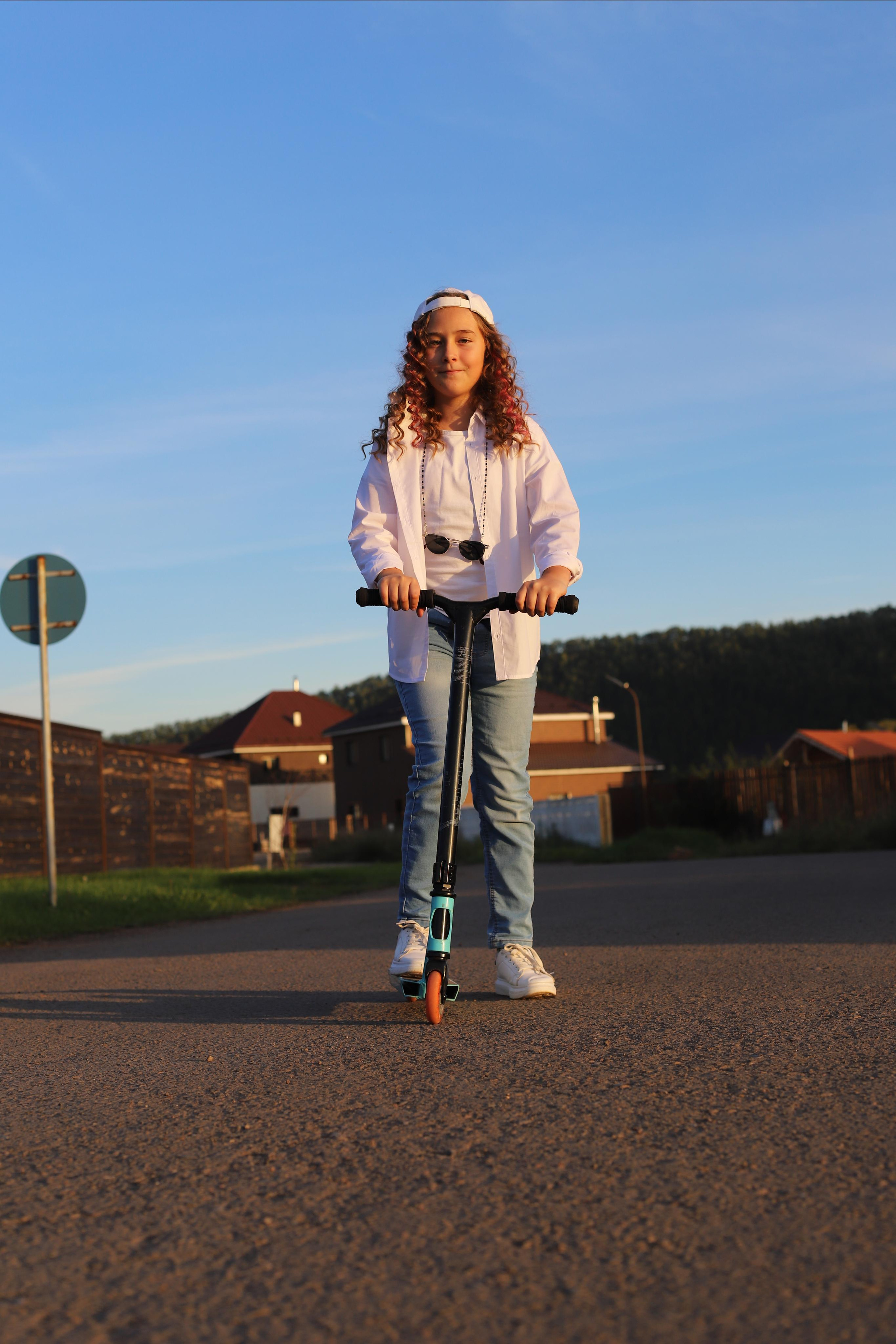 Прогулка на самокате. Семейный и детский фотограф в Красноярске Анна Шори