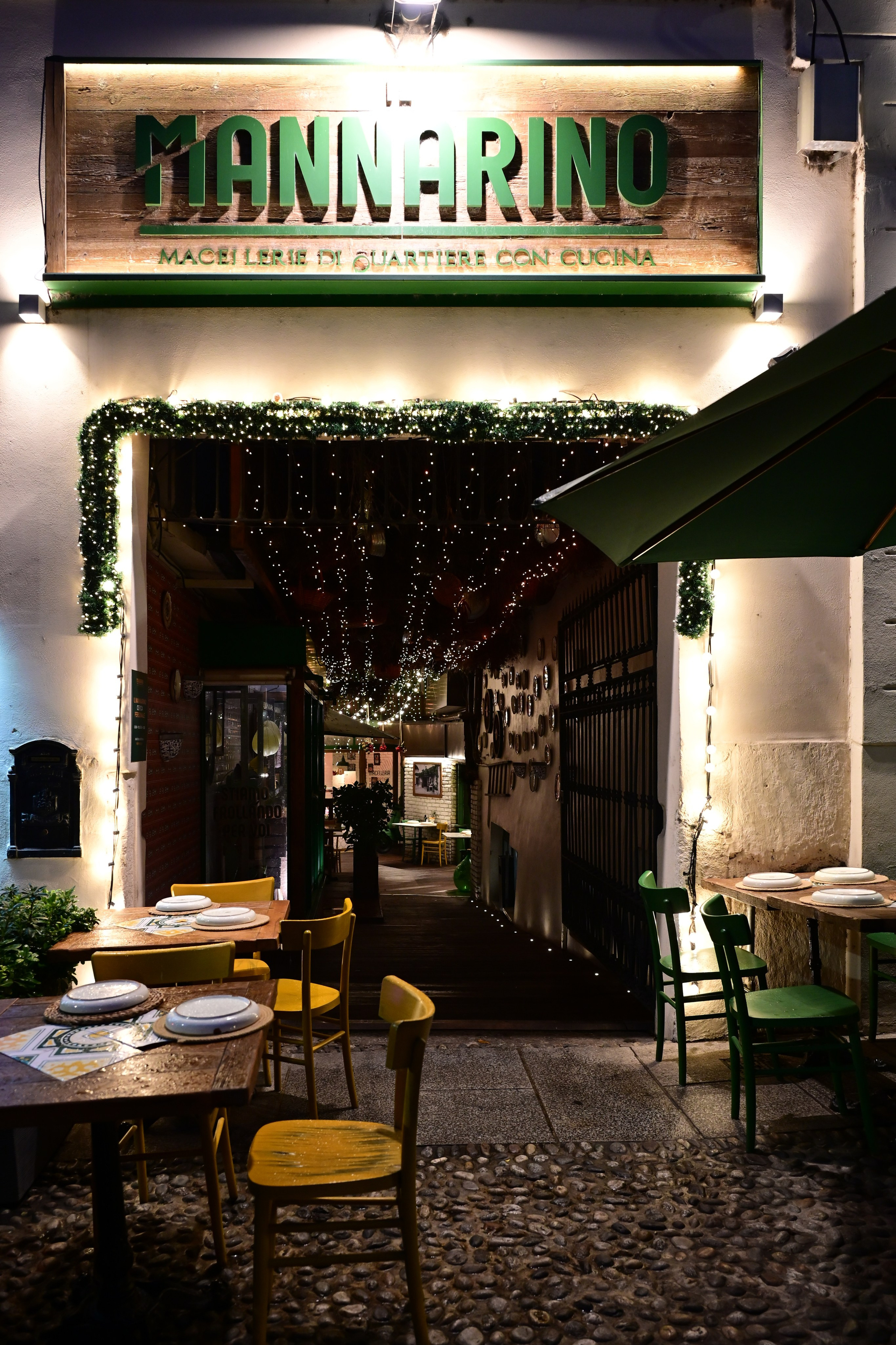 Milano: Navigli, City, Trams. Фотограф Минск