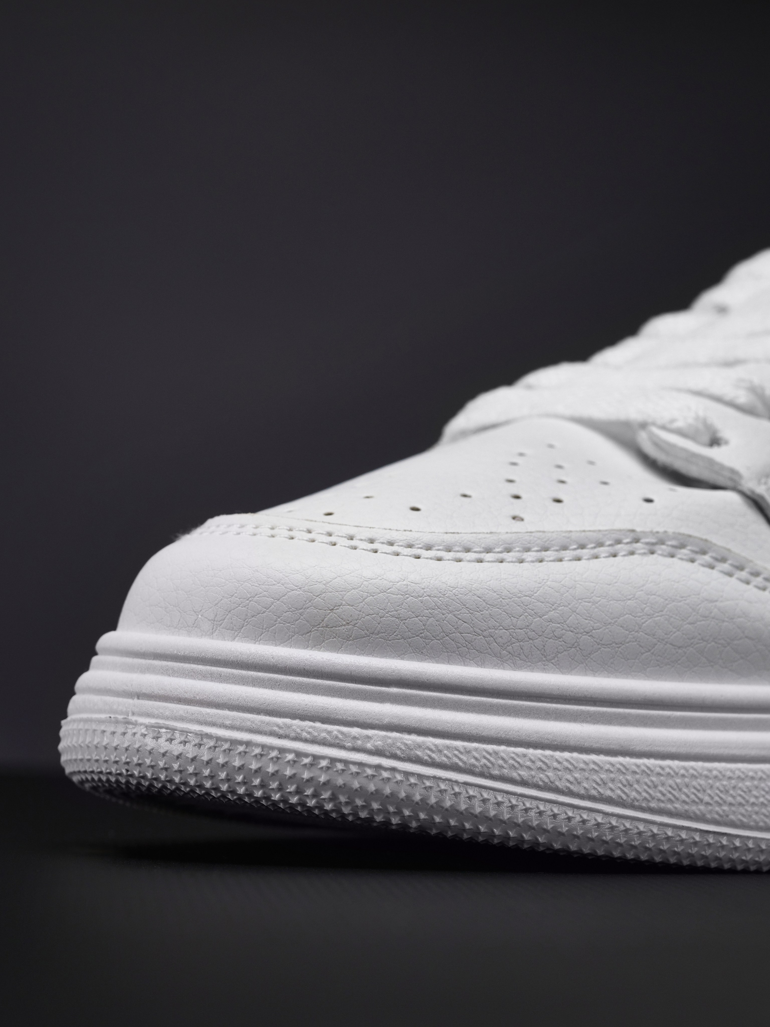 Кеды. Уютная студия предметной съемки для маркетплейсов в городе Москва