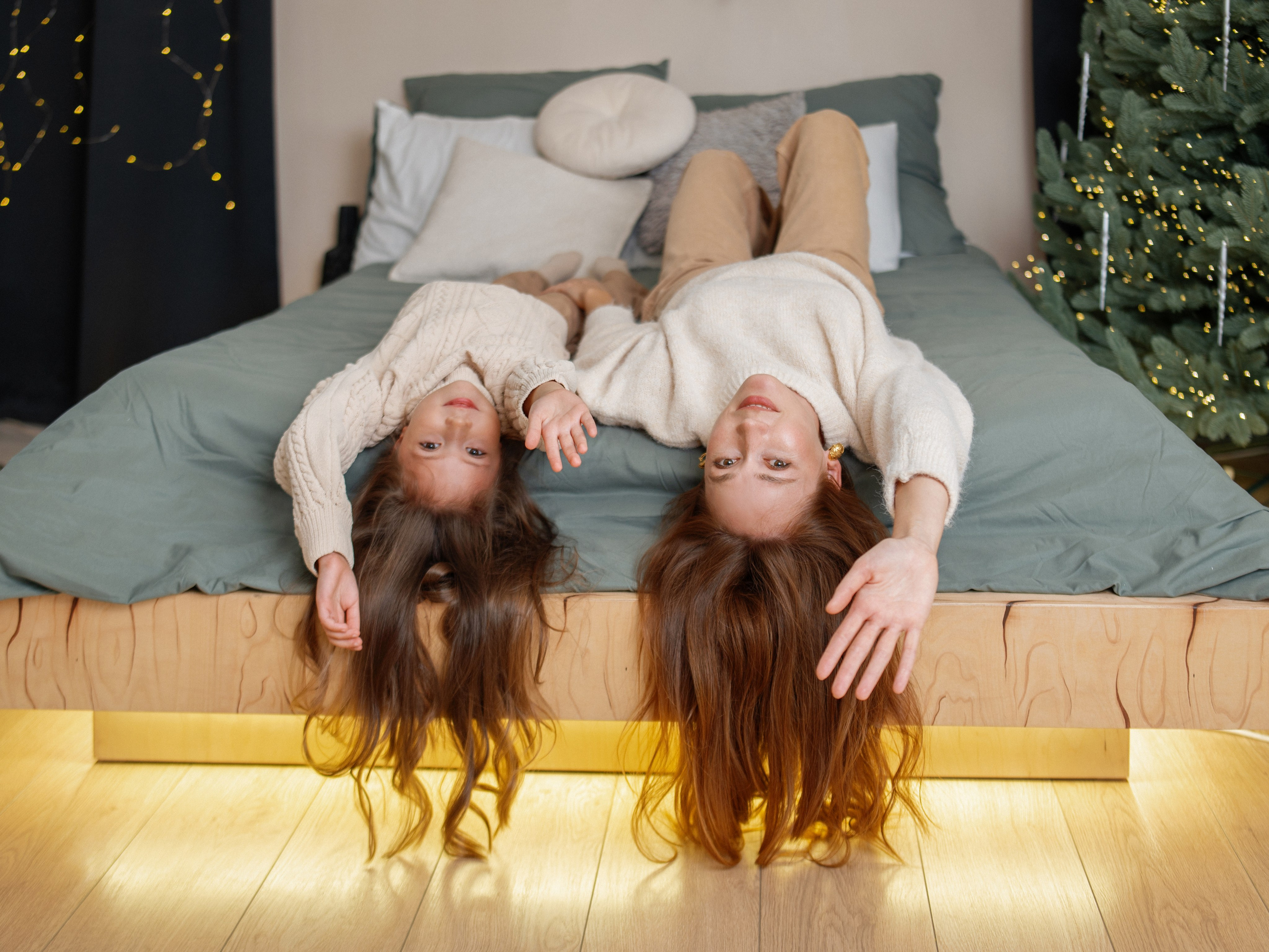 мама и дочка на новогодней фотосессии 