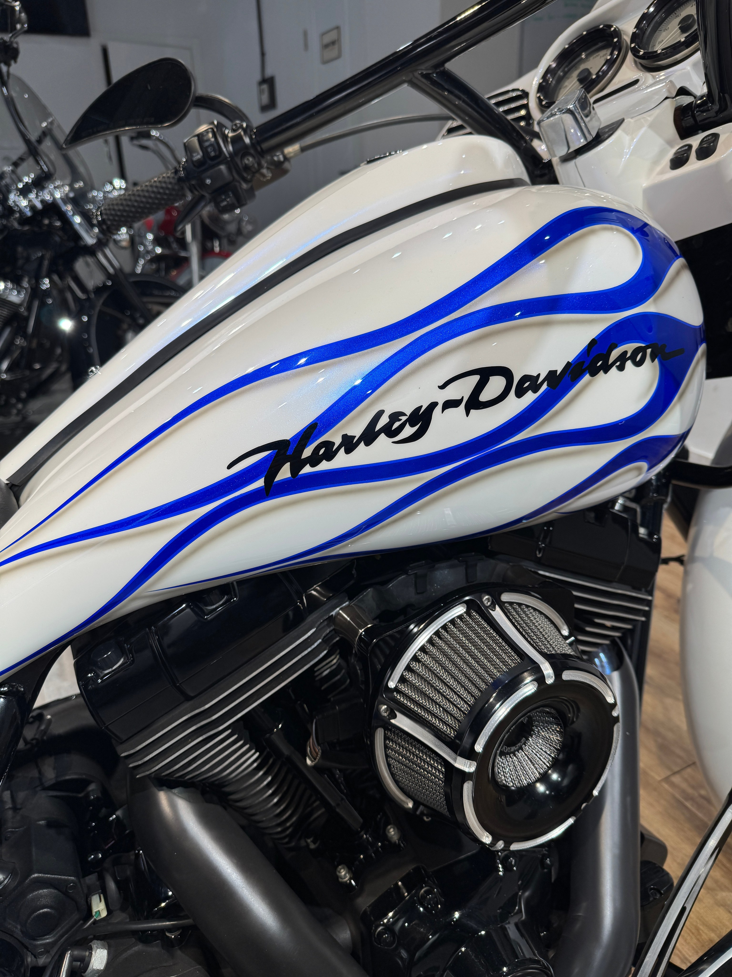 Мотоциклы Harley-Davidson Road Glide 103 White Power (Touring)  — купить мотоцикл. Hello Davidson, Москва. Только хорошие мотоциклы…