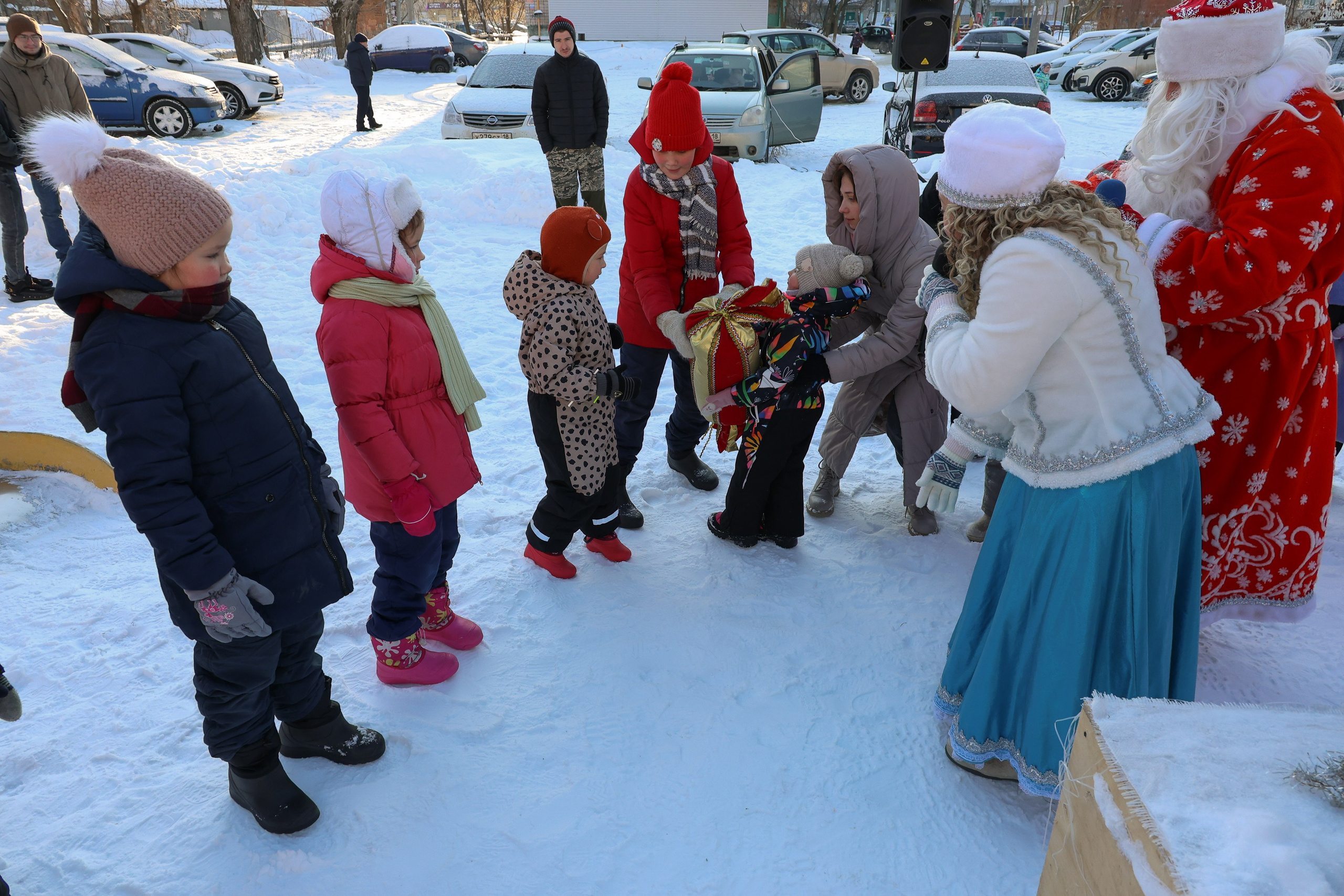 Новогодний праздник на улице