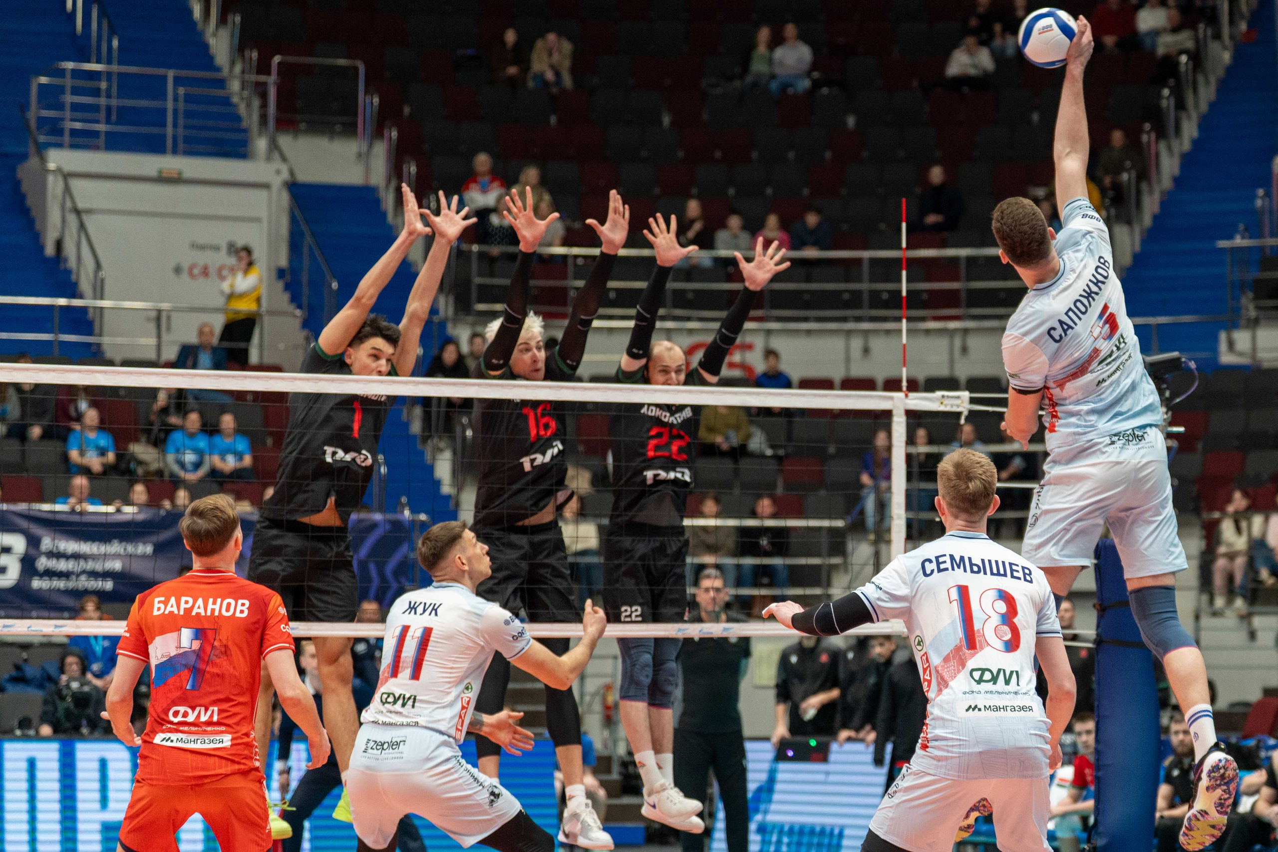 Локомотив — Динамо: фотогалерея полуфинала Суперкубка России 2025 | Антон Гауф. Спортивный фотограф в Санкт-Петербурге | Антон Гауф