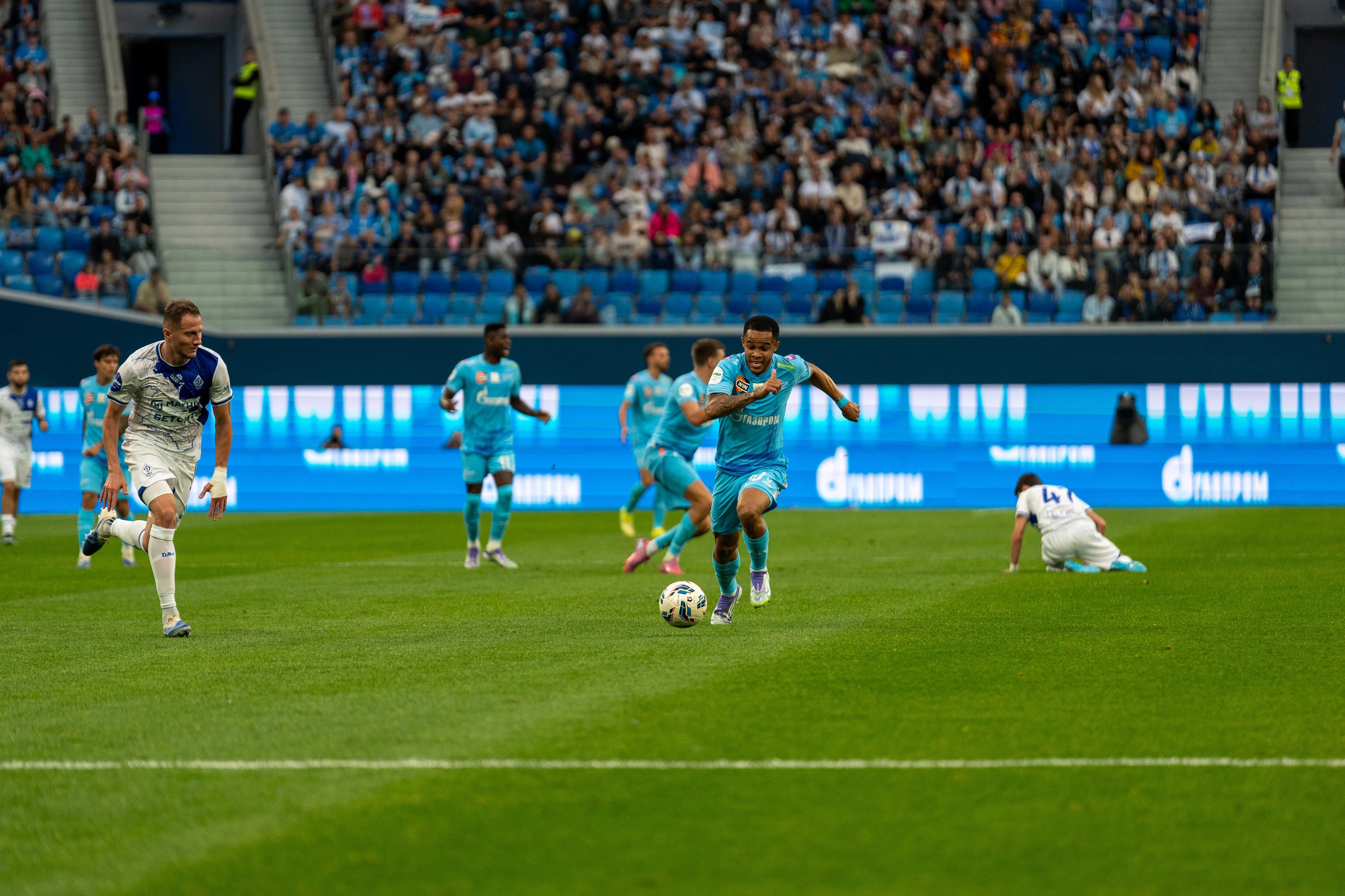 Футбольная атака Зенита на Газпром-Арене, спортивный фотограф Санкт-Петербург