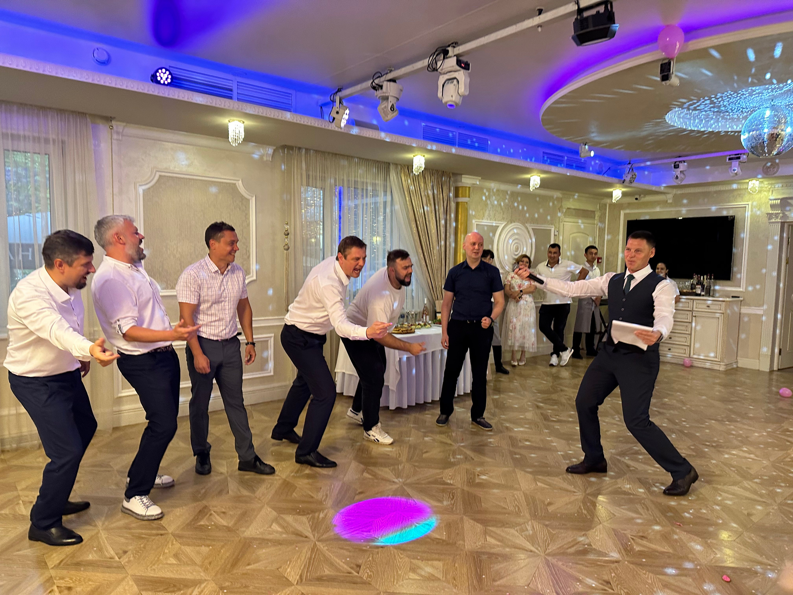 Фото. Ведущий и Вокалист Александр Узунов в Москве и Московской области