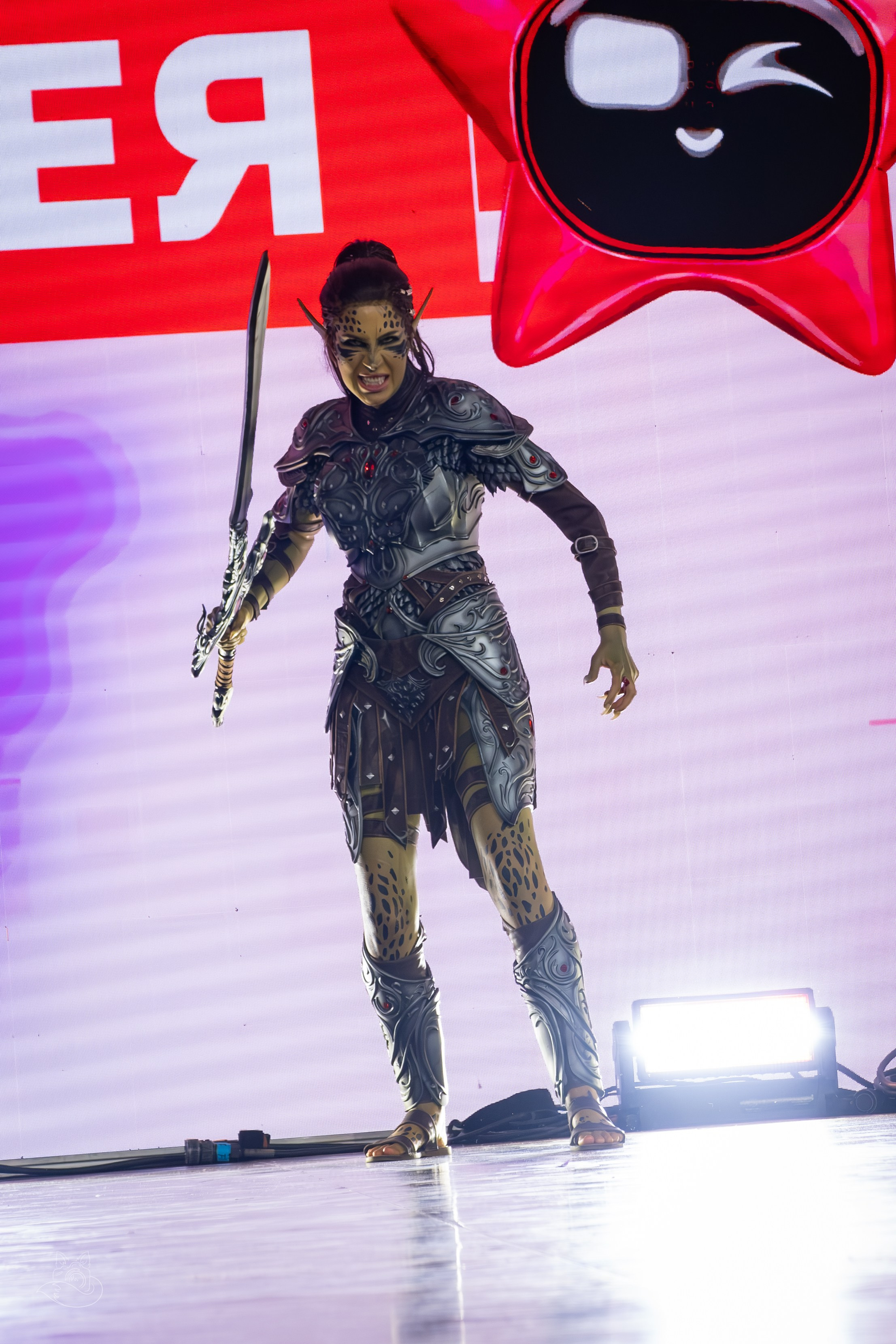 Сцена РЭД ЭКСПО 2024. Косплей фотограф