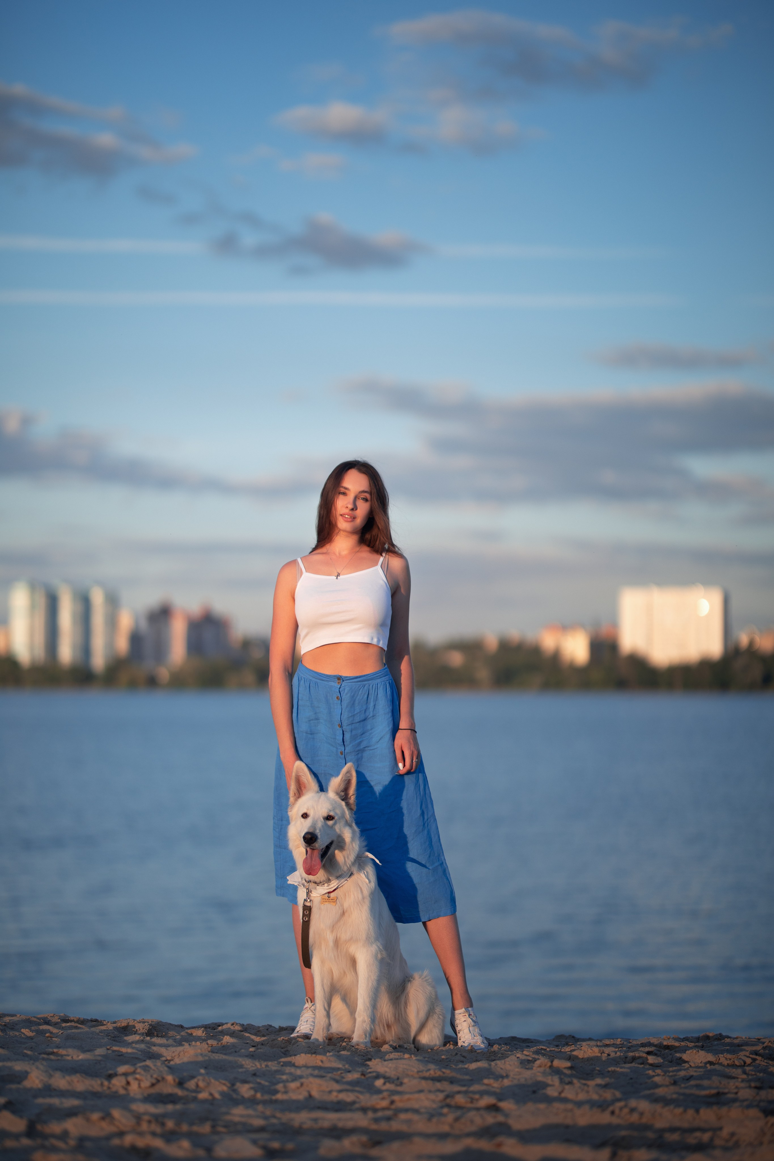 Фотосет с Натальей и собакой на берегу реки в формате для «себя»
