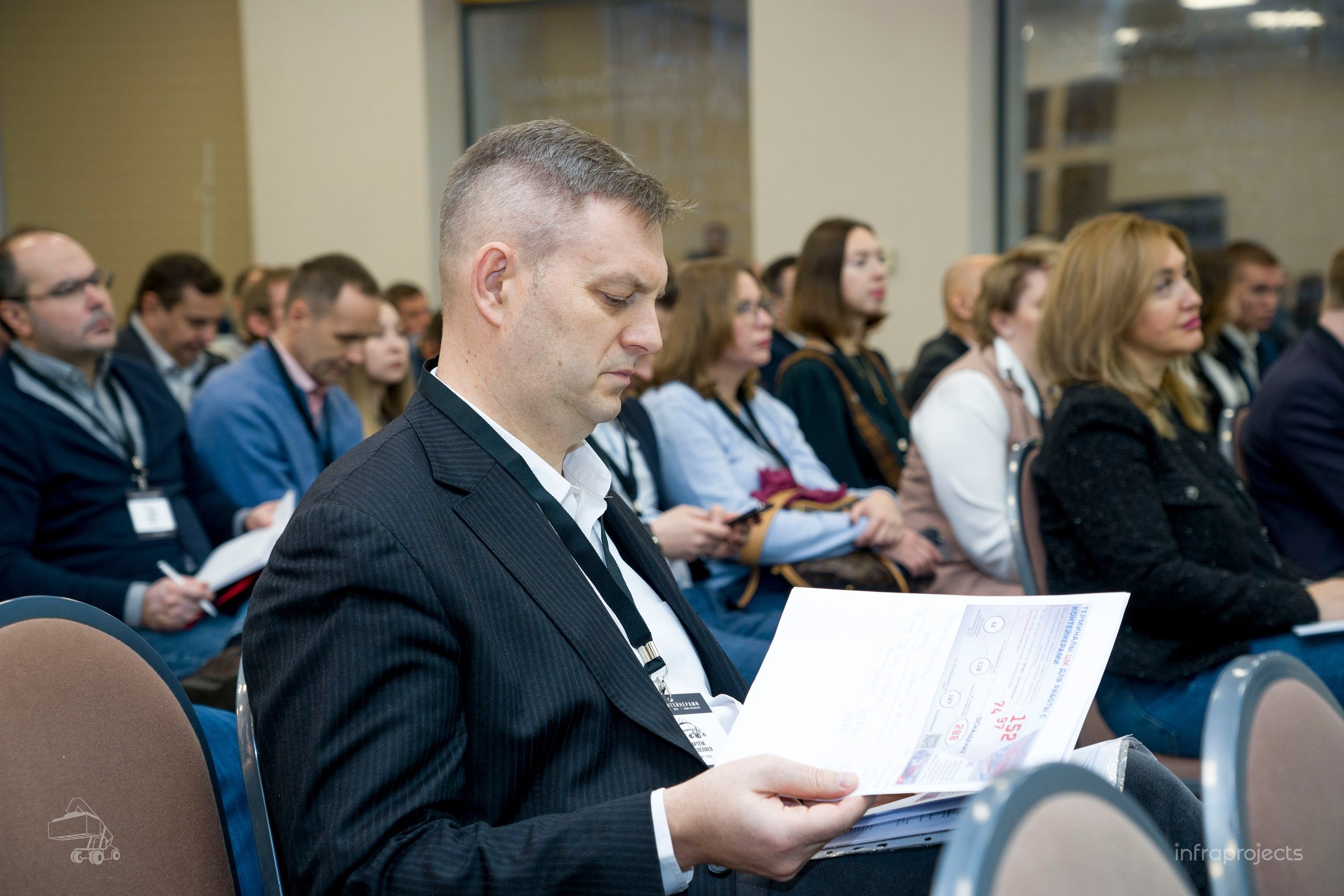 За контейнерами репортаж. Фотограф в Санкт-Петербурге. Репортажная и все съёмки для бизнеса