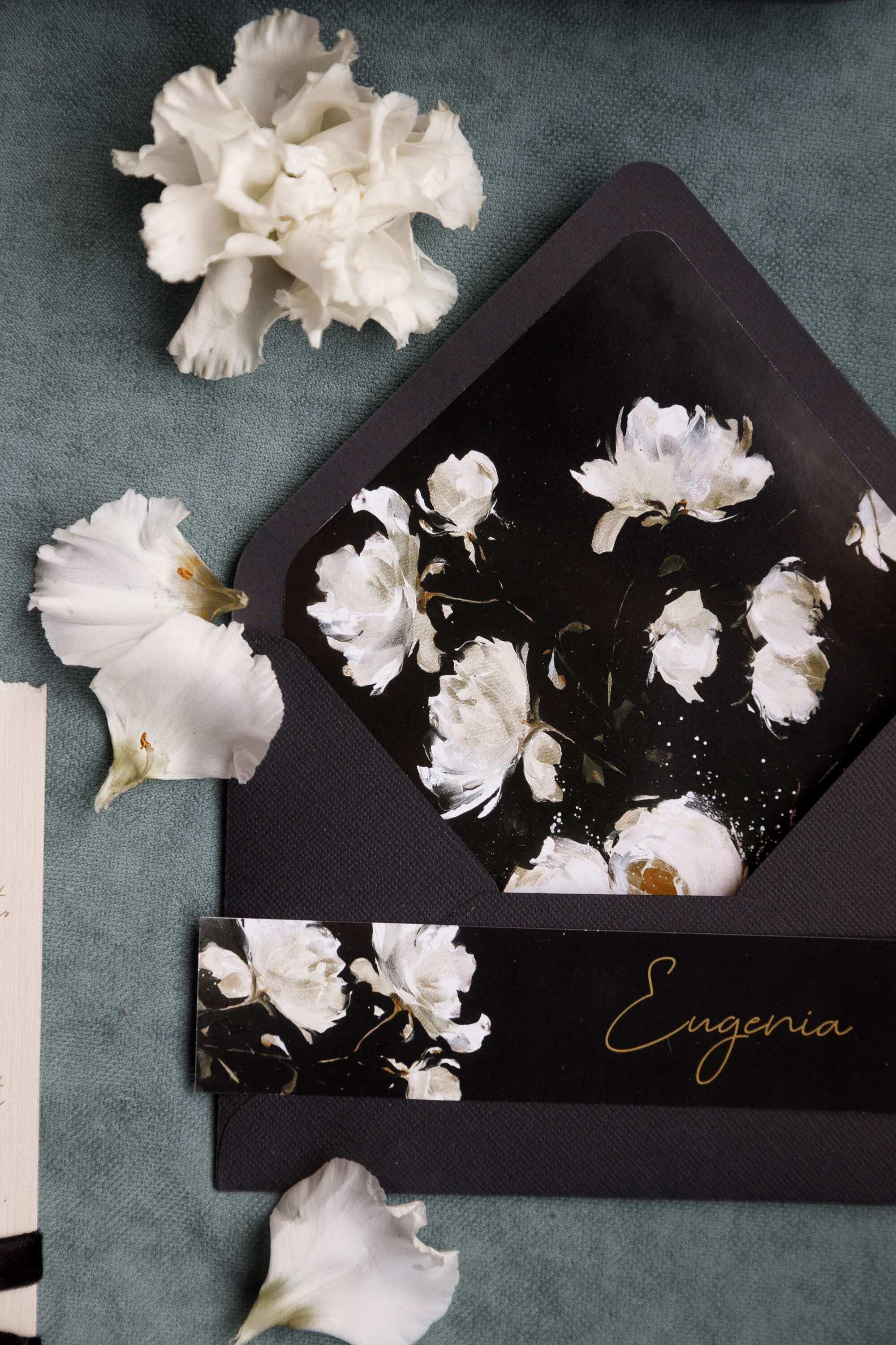 Невеста в темных тонах с черным букетом