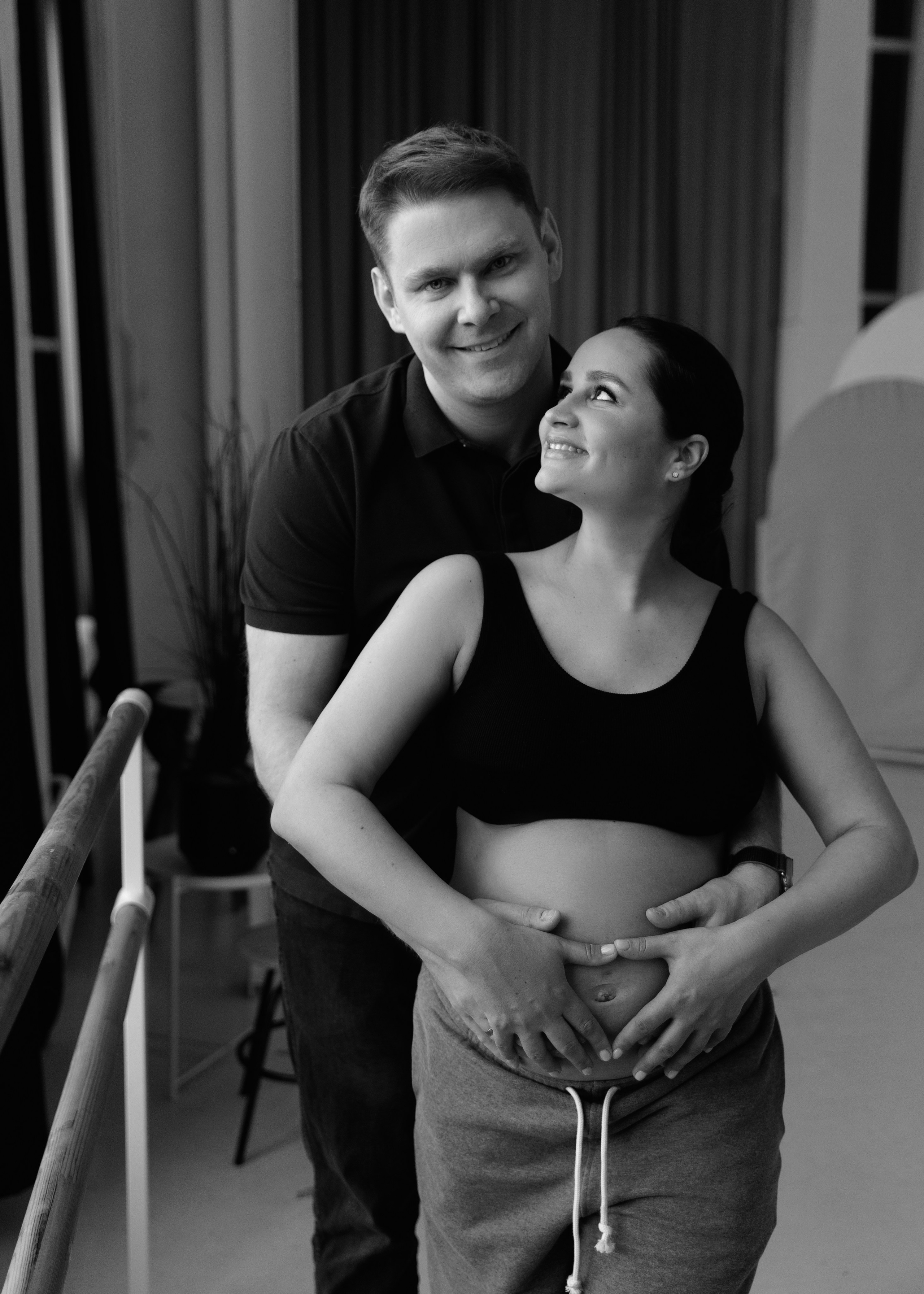 фотосессия Беременности лучший подарок для пары красиво показать животик и запечатлеть такой нежный момент 