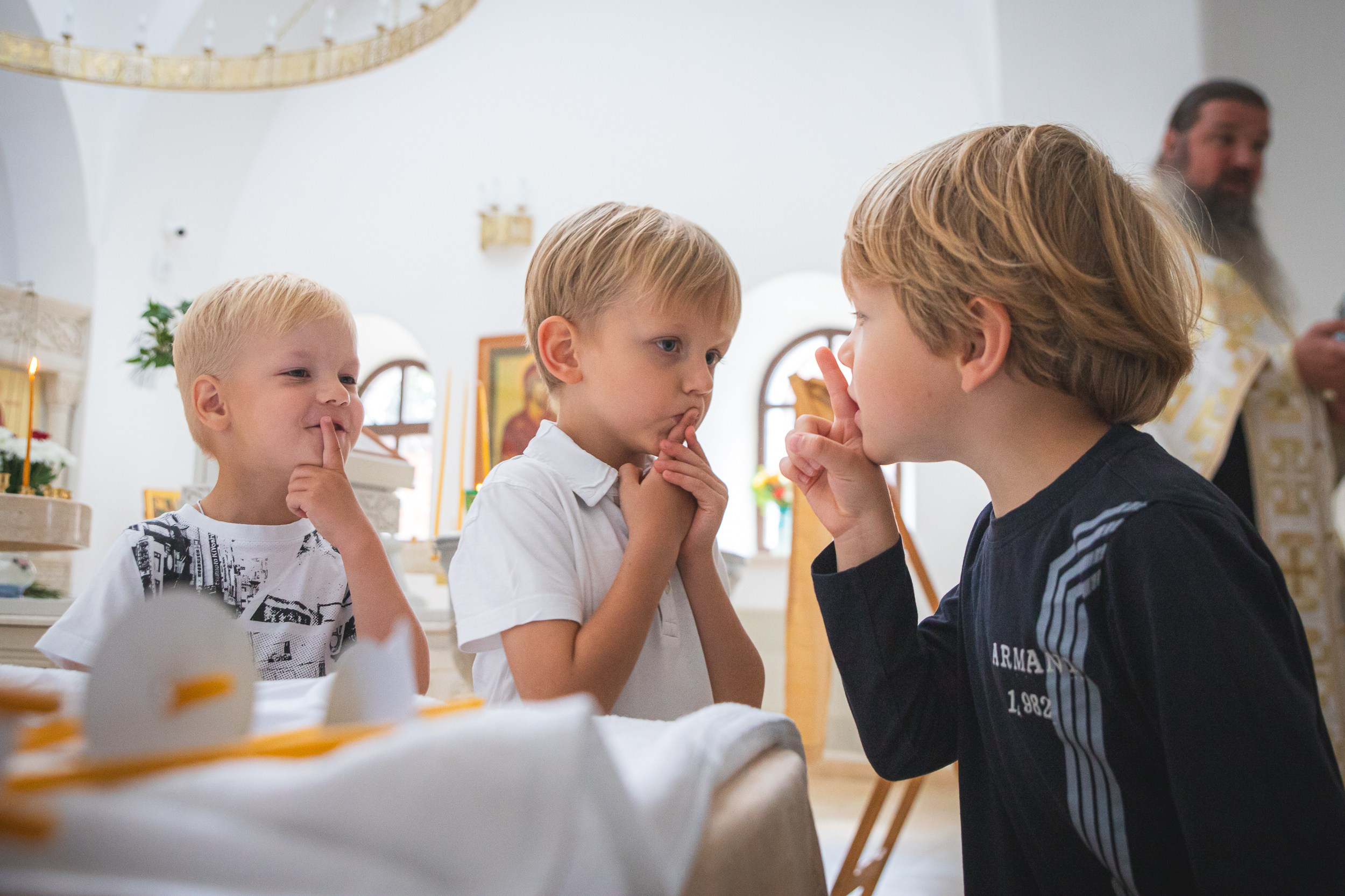 Фотосъемка крещения маленького мальчика в храме города Москвы. Семейный и школьный фотограф в Москве Анна Ткач