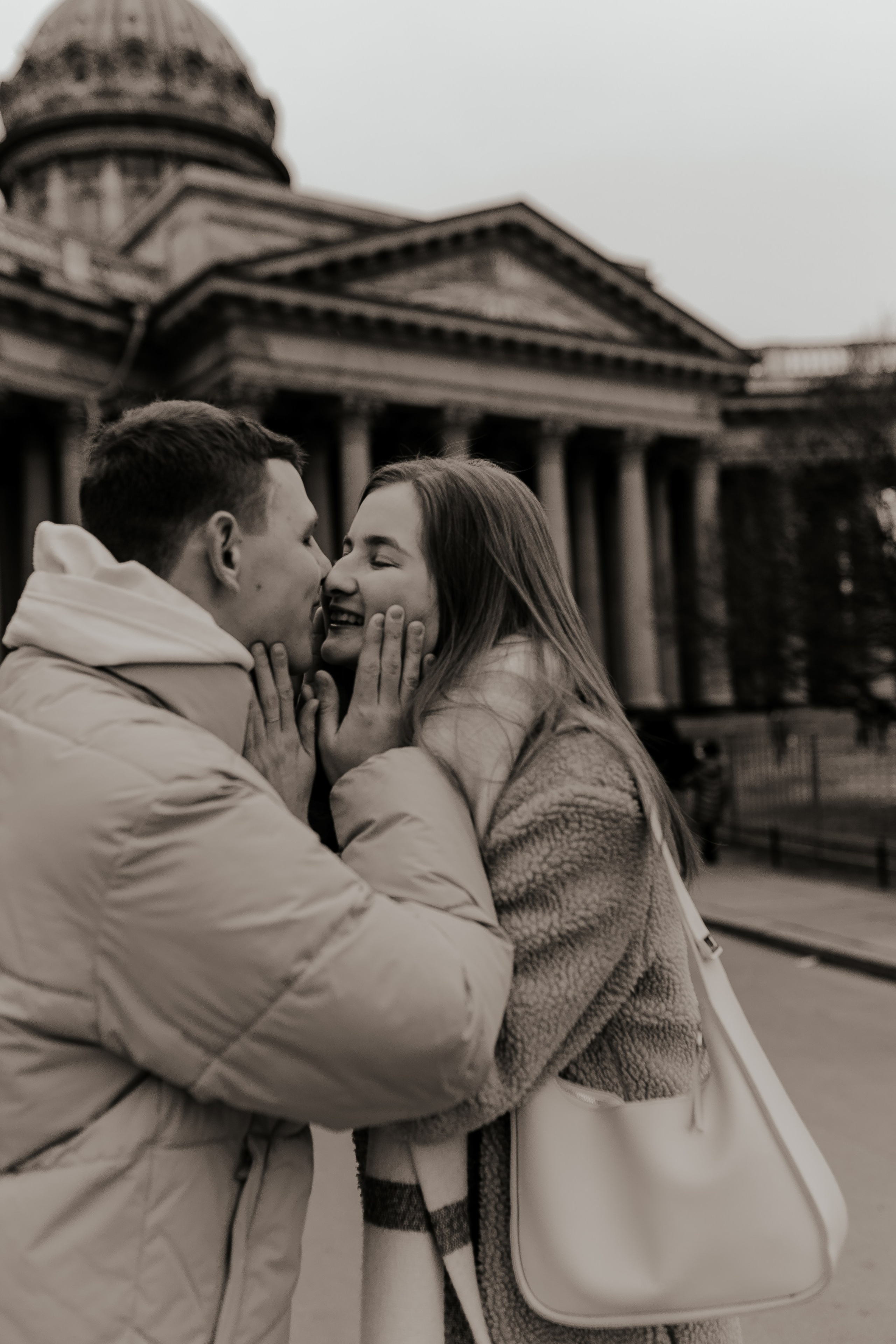 Лавстори у Казанского собора. Фотограф в Санкт-Петербурге Лиза Семченкова