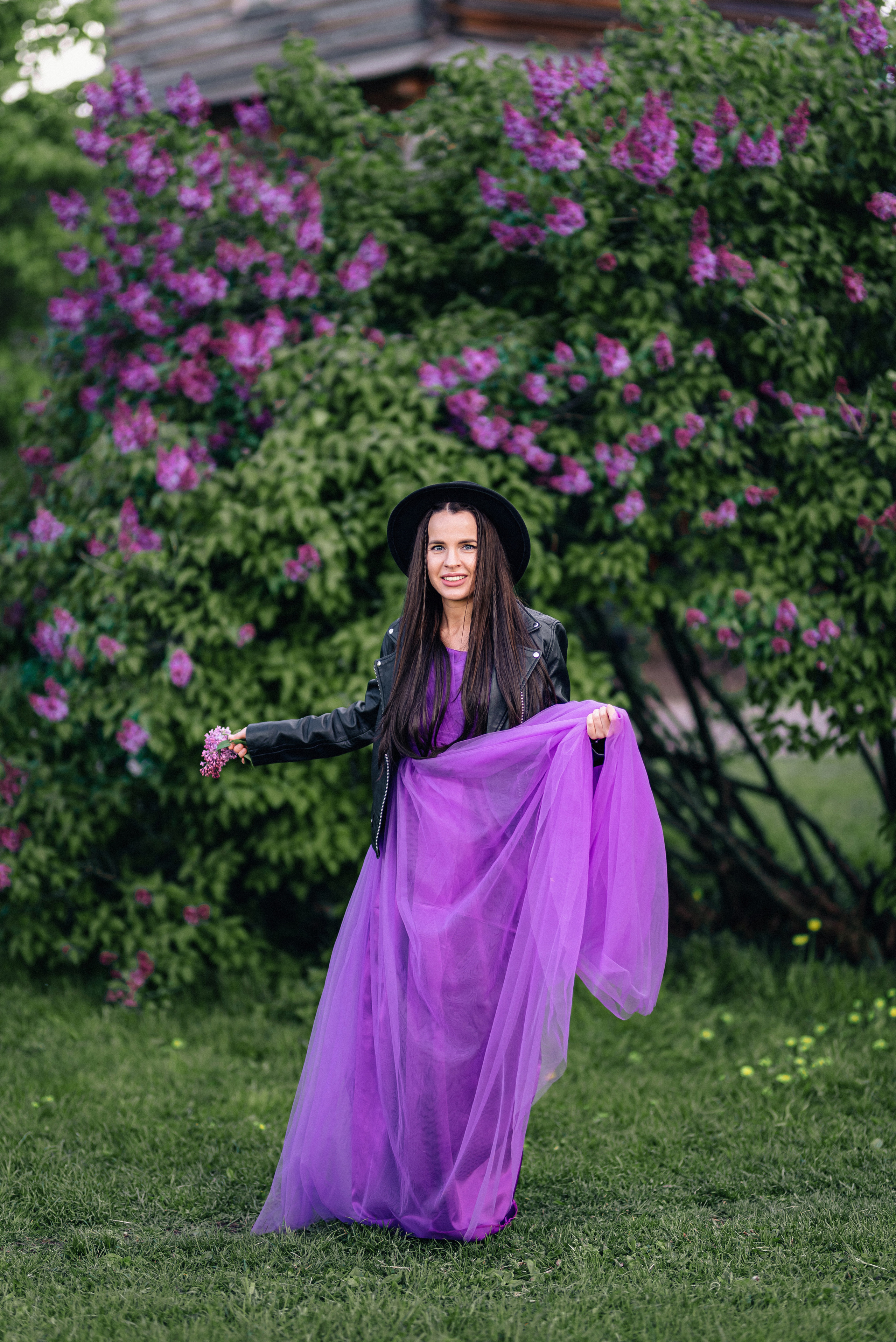 Фотосессия с сиренью в Коломенском парке. Портретный фотограф Москва Светлана Кашура