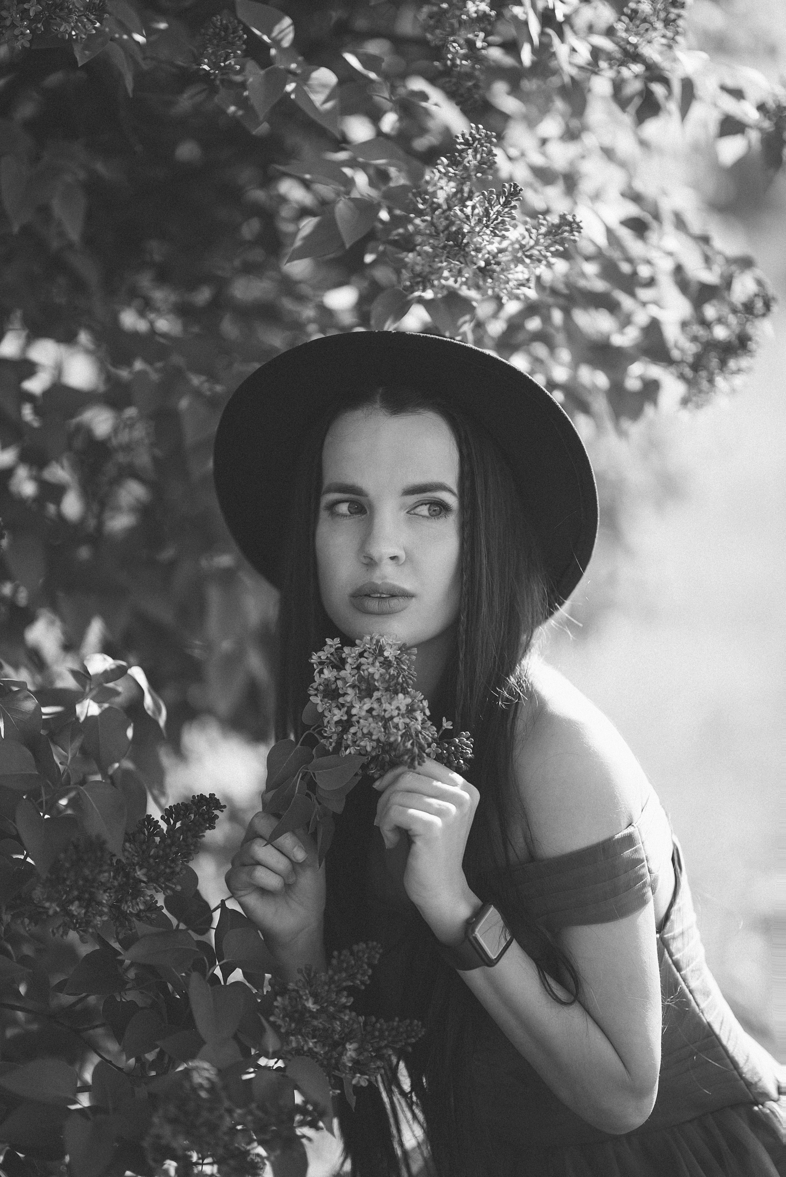 Фотосессия с сиренью в Коломенском парке. Портретный фотограф Москва Светлана Кашура
