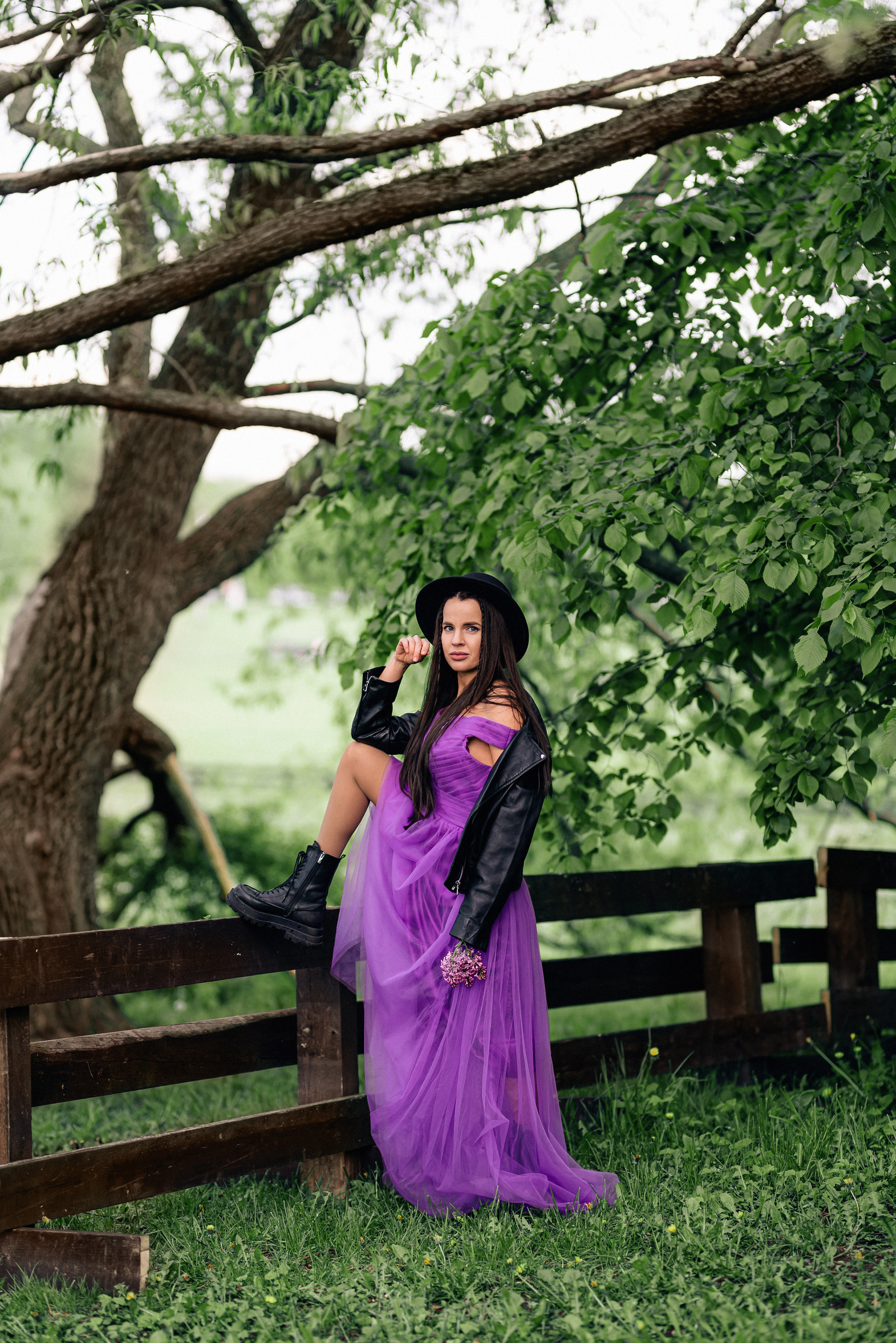 Фотосессия с сиренью в Коломенском парке. Портретный фотограф Москва Светлана Кашура