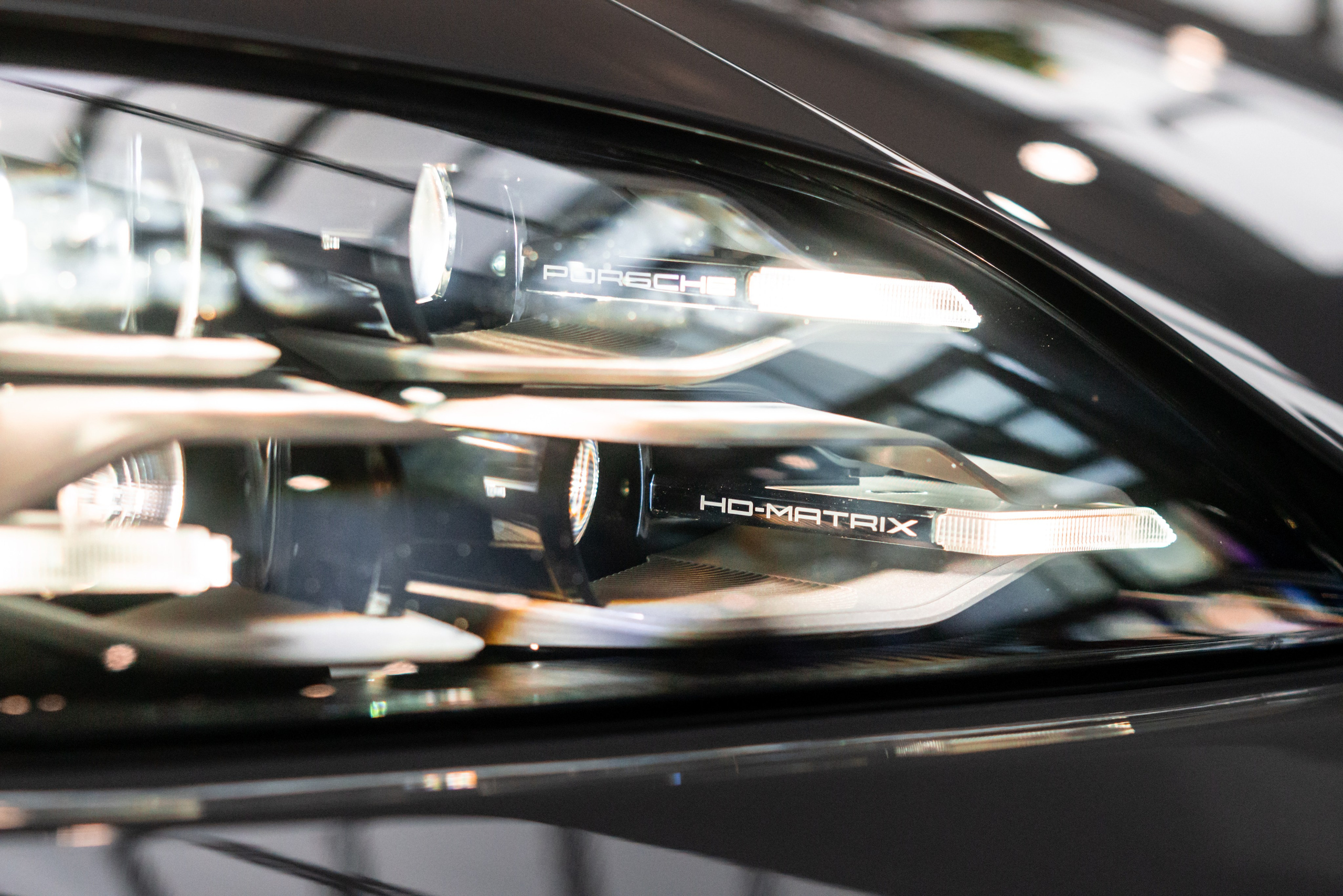 Автосалон MB и Porsche. Arturpw.ru