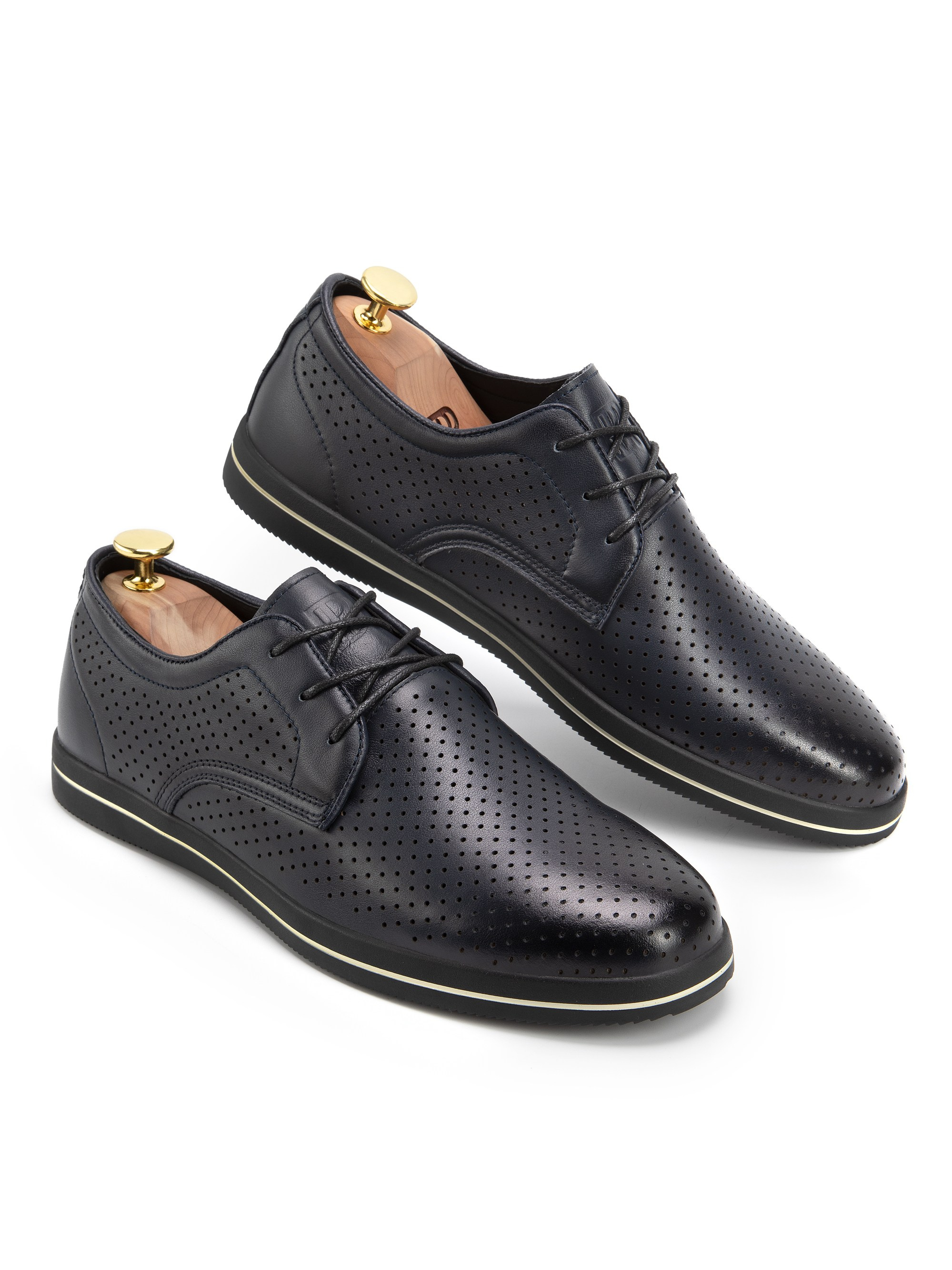 Каталожная фотография обуви. Фотограф в Москве Егор Гончаров