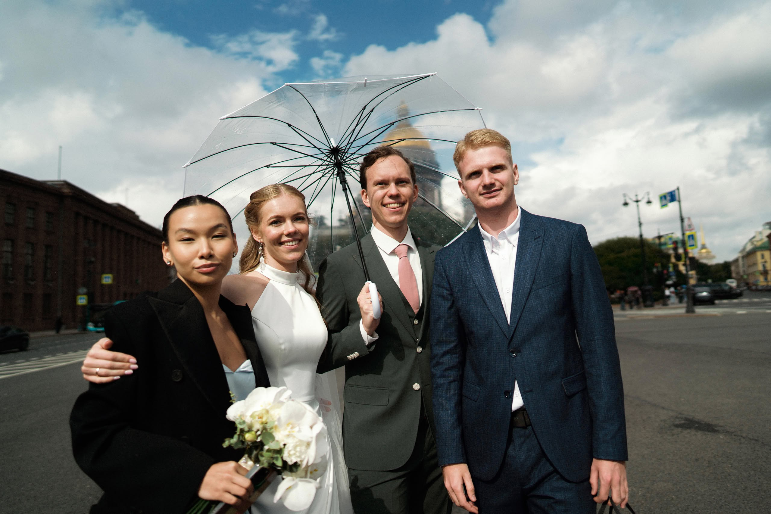 Арина и Илья — свадьба в Петербурге, цифра и плёнка. Свадебный фотограф Дмитрий Родионов — Санкт-Петербург и Ленинградская область