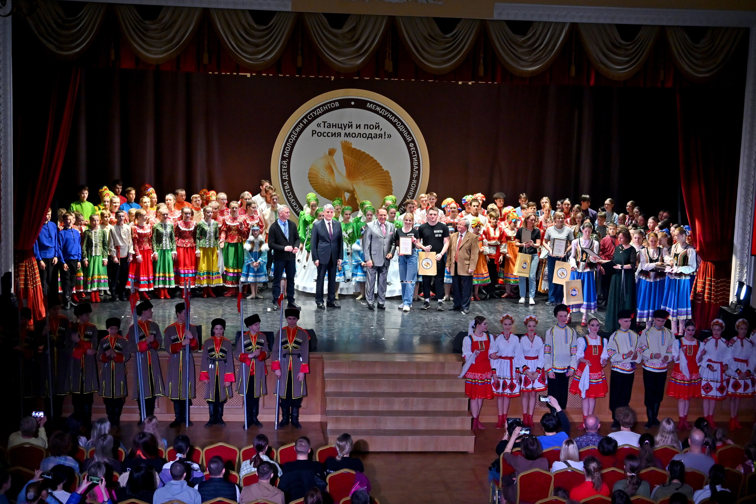 Гала-концерт. Танцуй и пой, Россия Молодая! 22.04.2024. Профессиональный фотограф в Москве Алёна Котова