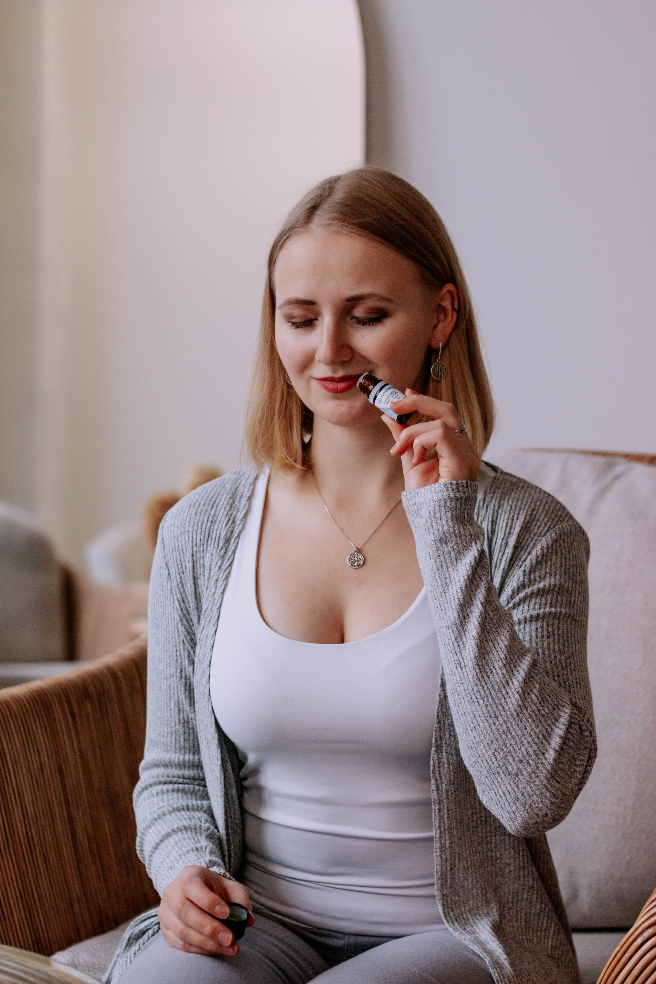 Алиса — Ароматерапевт. Бережно сохраняю ваши чувства и истории на своих фотографиях