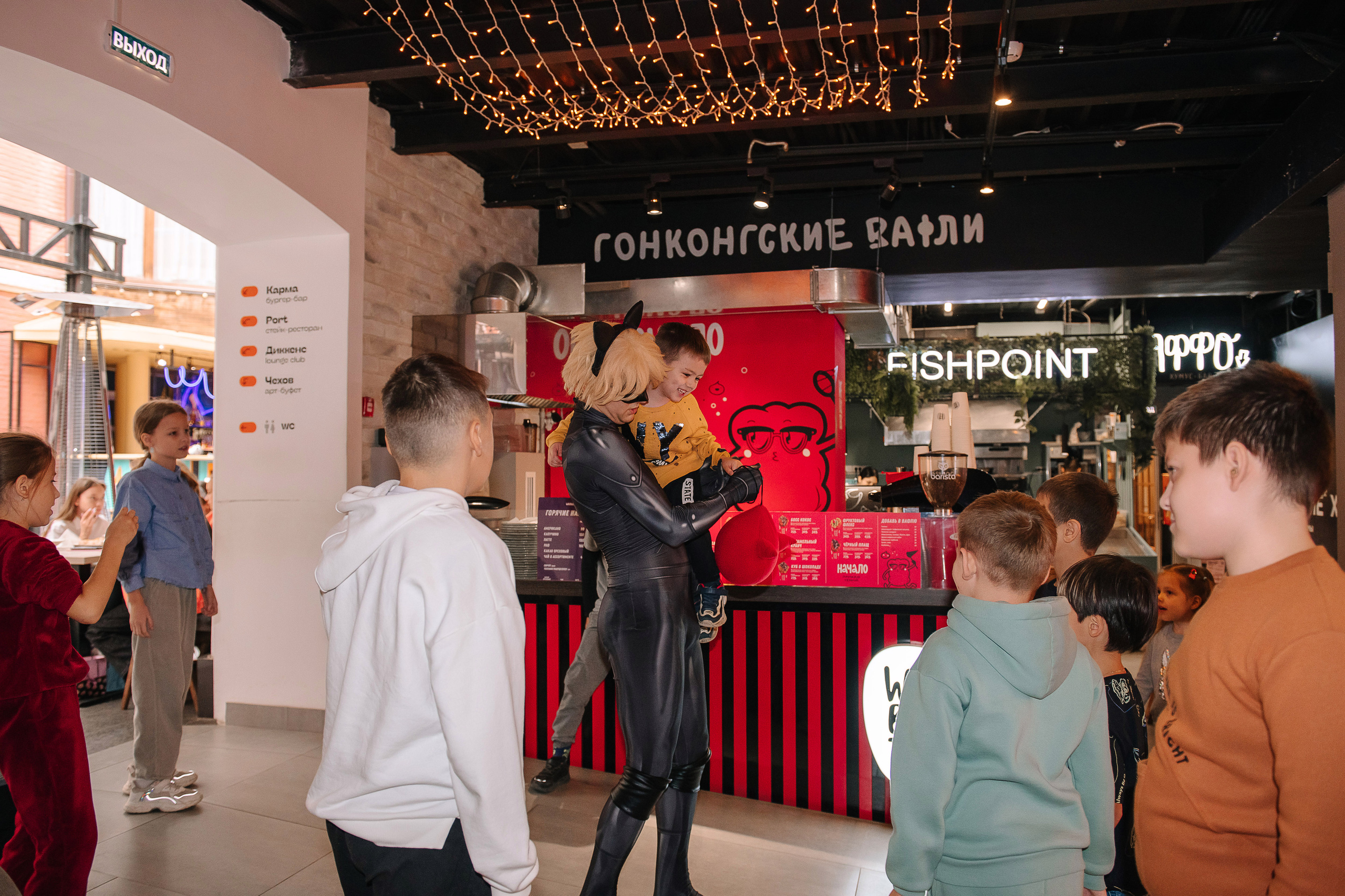 Гастродвор. Детский мастер-класс по приготовлению хот-догов🌭. Фотограф Валерия Голубева (Миронова)