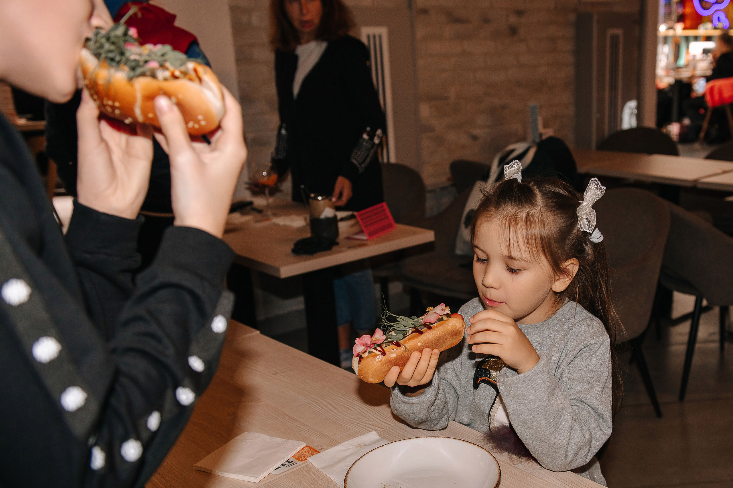 Гастродвор. Детский мастер-класс по приготовлению хот-догов🌭. Фотограф Валерия Голубева (Миронова)
